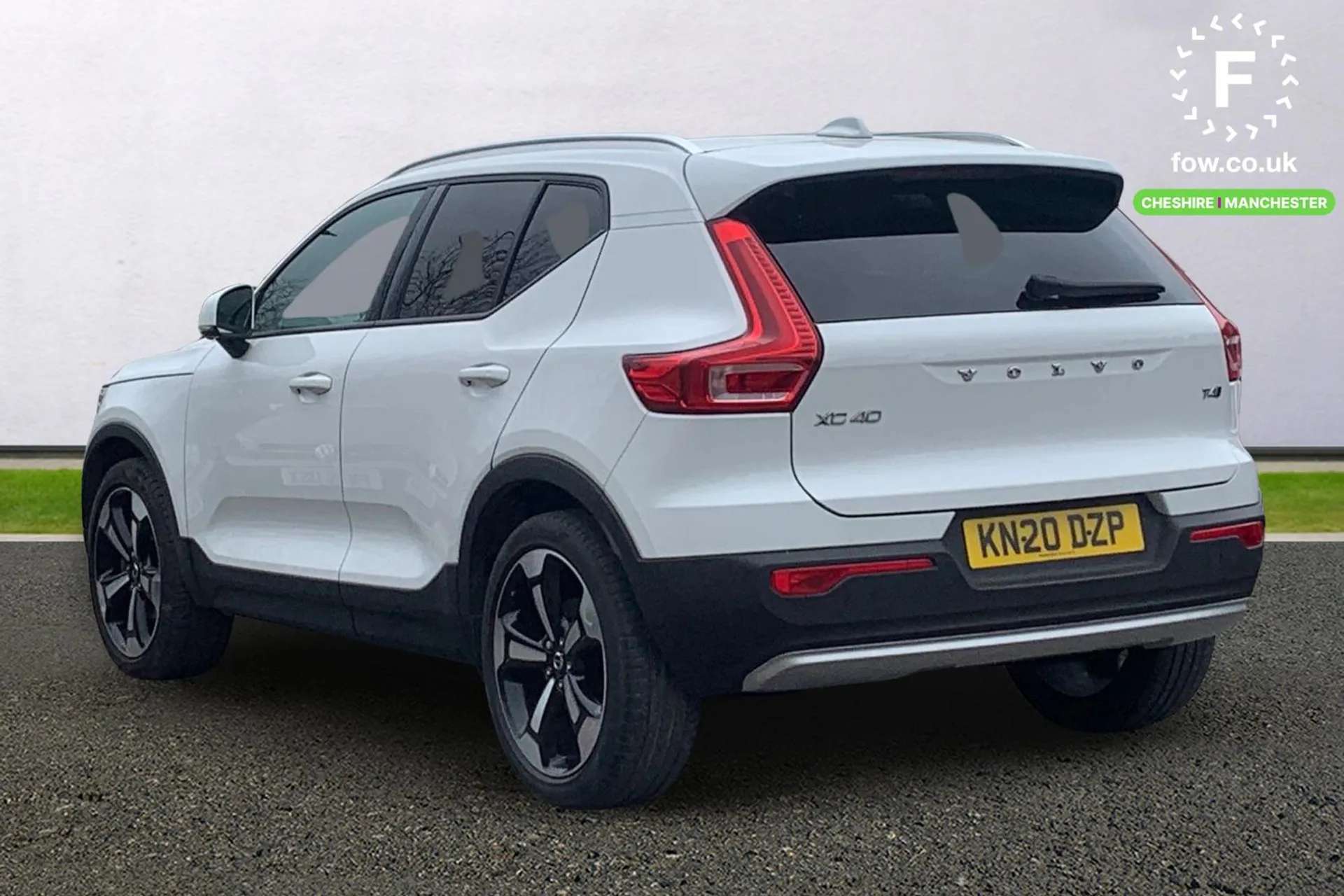 2020 VOLVO XC40 2020 VOLVO XC40