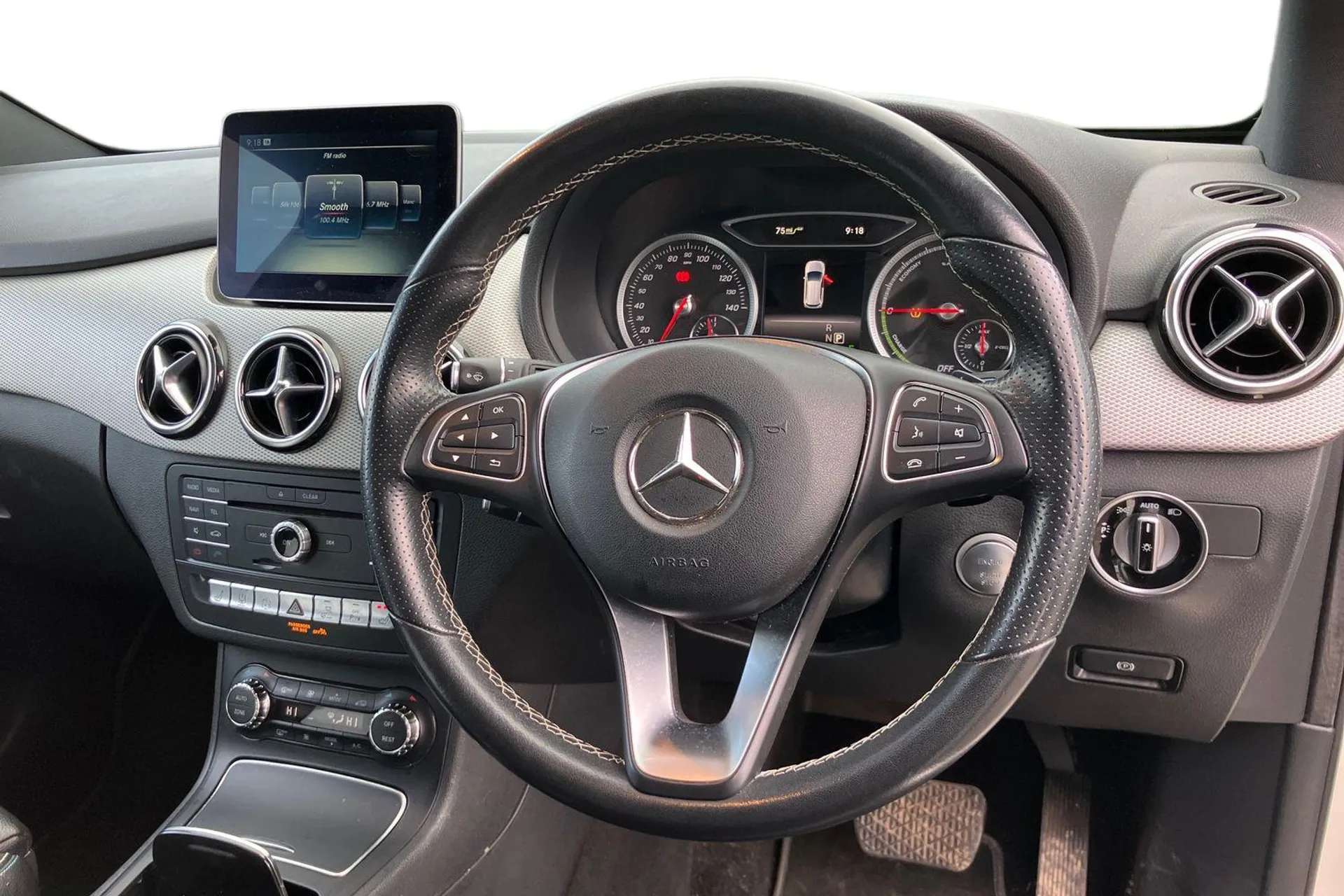 A 2017 MERCEDES-BENZ B CLASS 132kW B250e Electric Art Premium 28kWh 5dr Auto [Park assist pilot with front and rear park assist, Electric heated + adjustable door mirrors, Dual zo A 2017 MERCEDES-BENZ B CLASS 132kW B250e Electric Art Premium 28kWh 5dr Auto [Park assist pilot with front and rear park assist, Electric heated + adjustable door mirrors, Dual zo