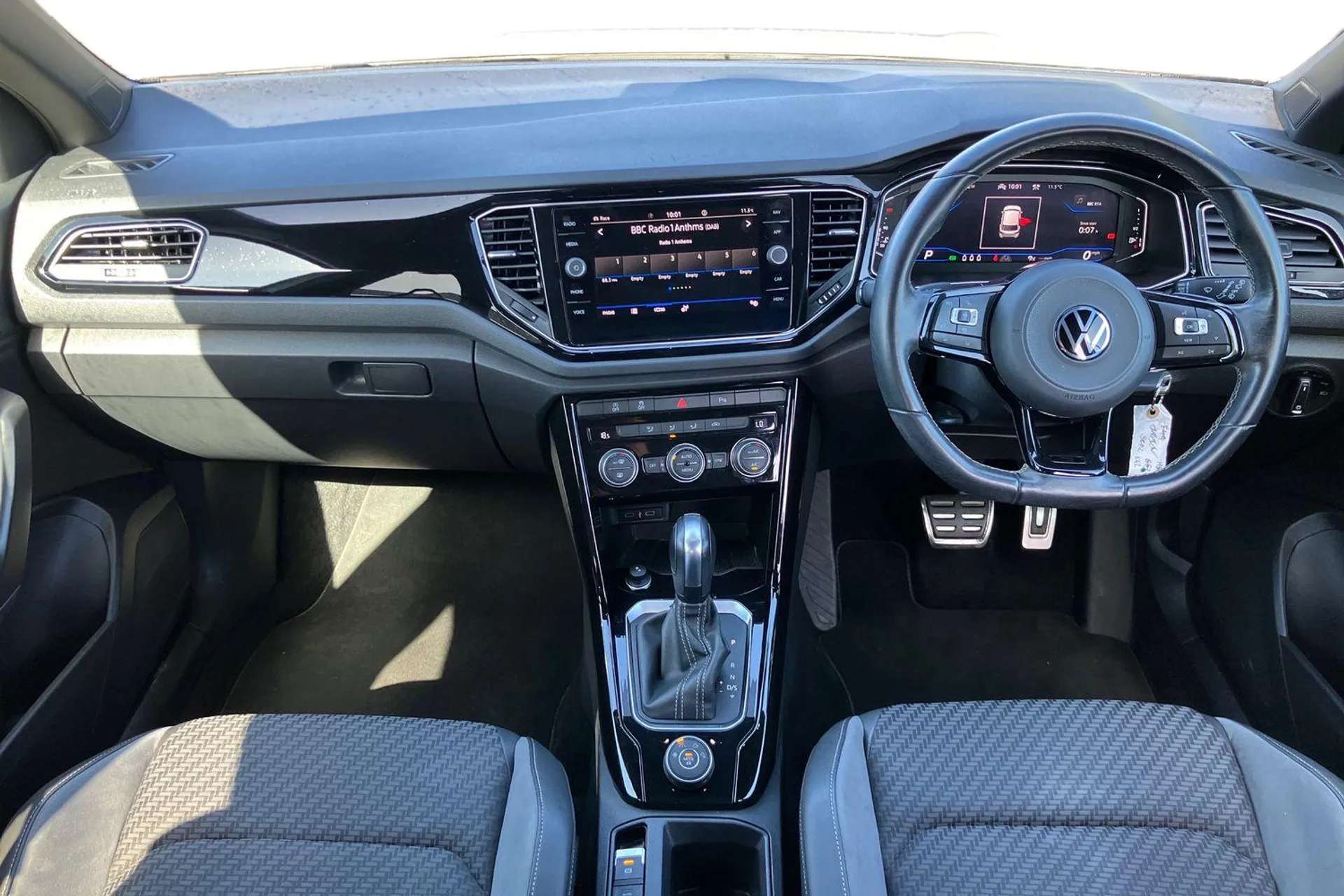 A 2021 VOLKSWAGEN T-ROC 2.0 TSI 4MOTION R 5dr DSG [19" Wheels, Adaptive Cruise Control, Lane Assist[ A 2021 VOLKSWAGEN T-ROC 2.0 TSI 4MOTION R 5dr DSG [19" Wheels, Adaptive Cruise Control, Lane Assist[