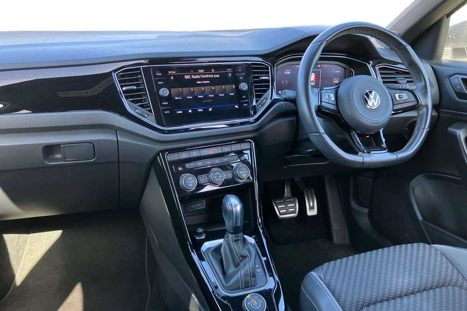 A 2021 VOLKSWAGEN T-ROC 2.0 TSI 4MOTION R 5dr DSG [19" Wheels, Adaptive Cruise Control, Lane Assist[ A 2021 VOLKSWAGEN T-ROC 2.0 TSI 4MOTION R 5dr DSG [19" Wheels, Adaptive Cruise Control, Lane Assist[
