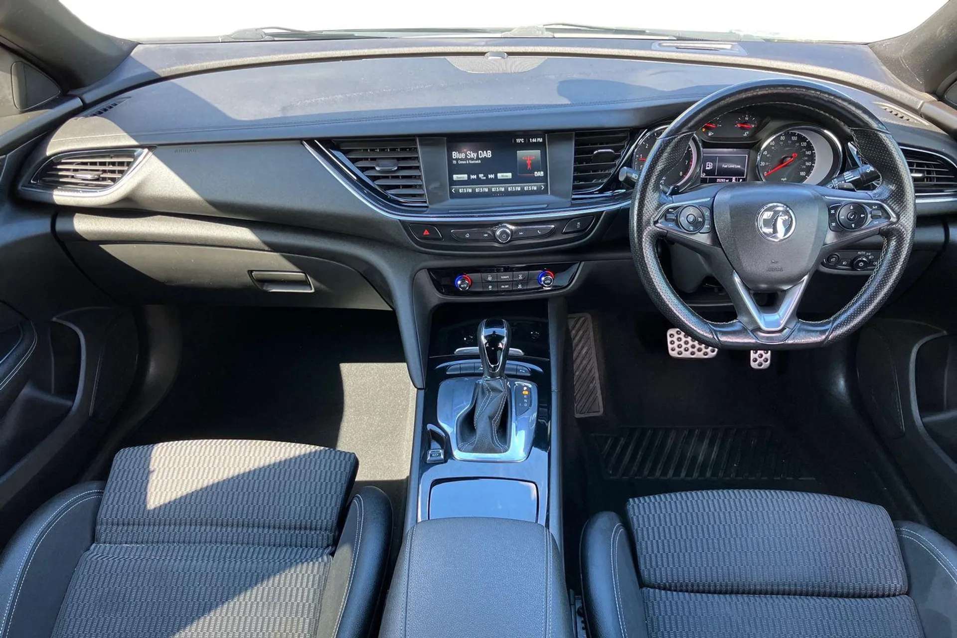 A 2019 VAUXHALL INSIGNIA 1.5T SRi Vx-line Nav 5dr Auto [Twin electrically adjustable and heated door mirrors, Traffic sign recognition, Solar heat absorbing windscreen with ti A 2019 VAUXHALL INSIGNIA 1.5T SRi Vx-line Nav 5dr Auto [Twin electrically adjustable and heated door mirrors, Traffic sign recognition, Solar heat absorbing windscreen with ti