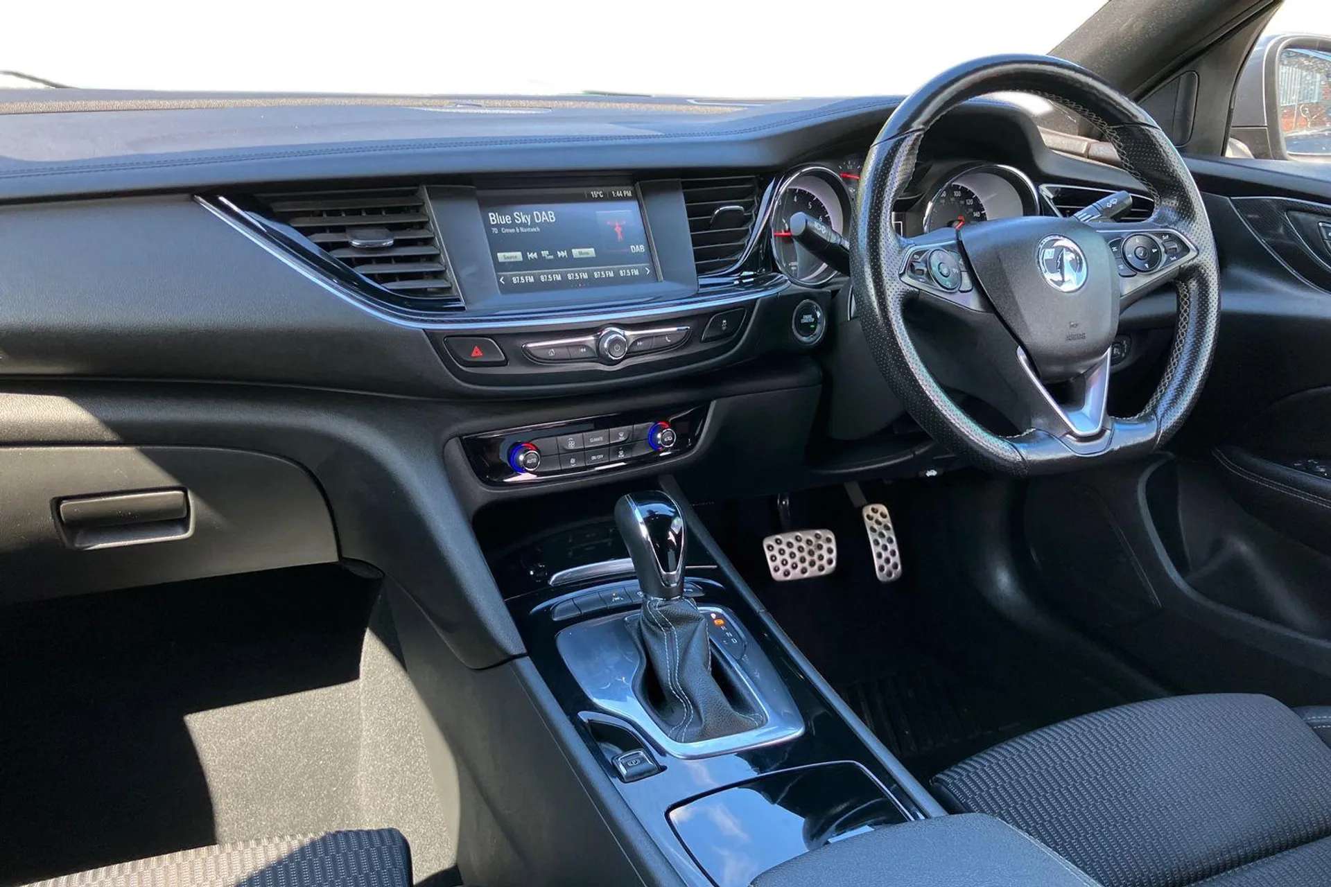 A 2019 VAUXHALL INSIGNIA 1.5T SRi Vx-line Nav 5dr Auto [Twin electrically adjustable and heated door mirrors, Traffic sign recognition, Solar heat absorbing windscreen with ti A 2019 VAUXHALL INSIGNIA 1.5T SRi Vx-line Nav 5dr Auto [Twin electrically adjustable and heated door mirrors, Traffic sign recognition, Solar heat absorbing windscreen with ti