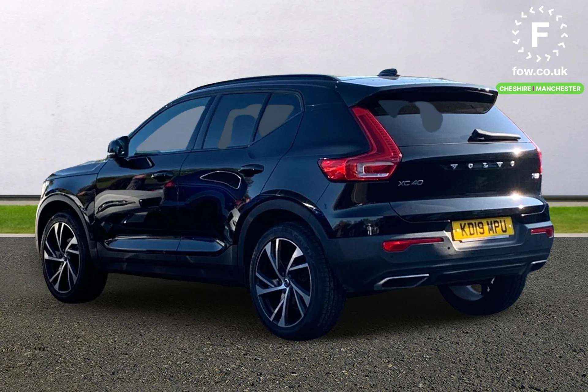 2019 VOLVO XC40 2019 VOLVO XC40