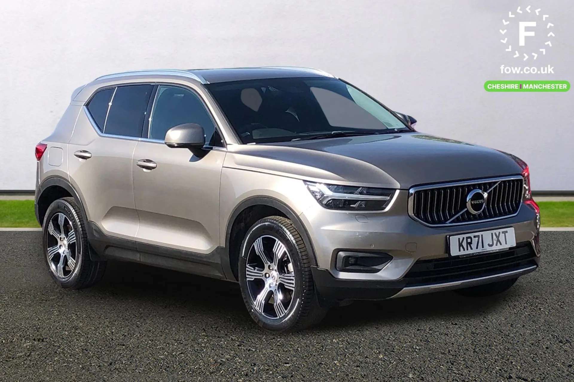 A 2022 VOLVO XC40 2.0 B4P Inscription 5dr Auto [High gloss black sensus surround deco,Lane keep assist with driver alert control,Rain sensor with automatic windscreen w A 2022 VOLVO XC40 2.0 B4P Inscription 5dr Auto [High gloss black sensus surround deco,Lane keep assist with driver alert control,Rain sensor with automatic windscreen w