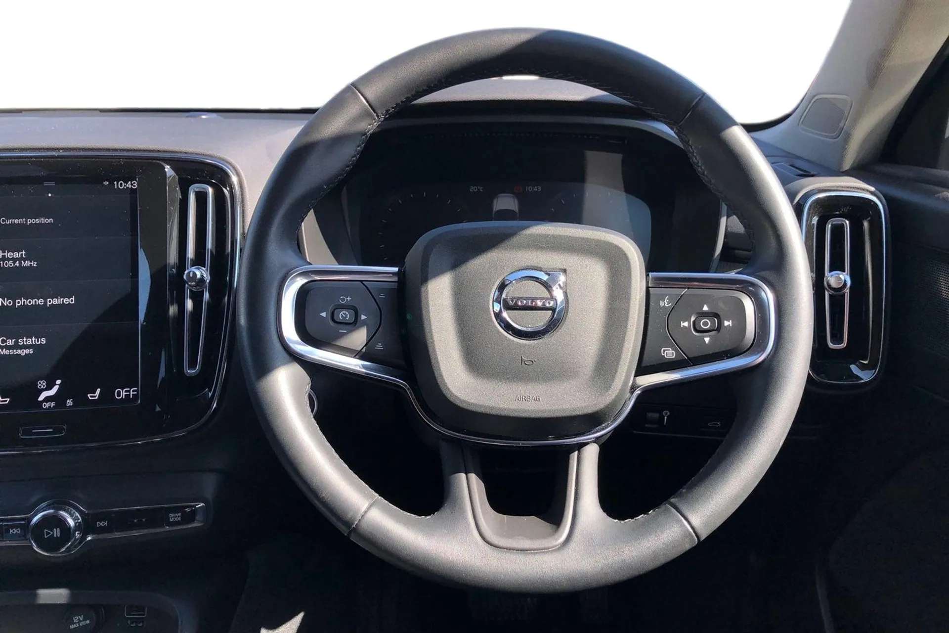 2022 VOLVO XC40 2022 VOLVO XC40