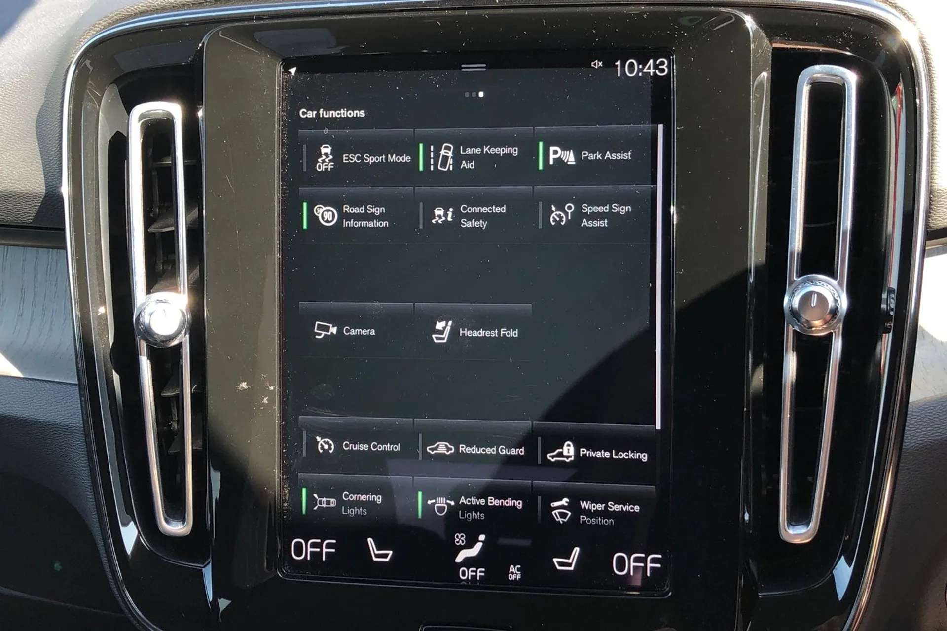 2022 VOLVO XC40 2022 VOLVO XC40