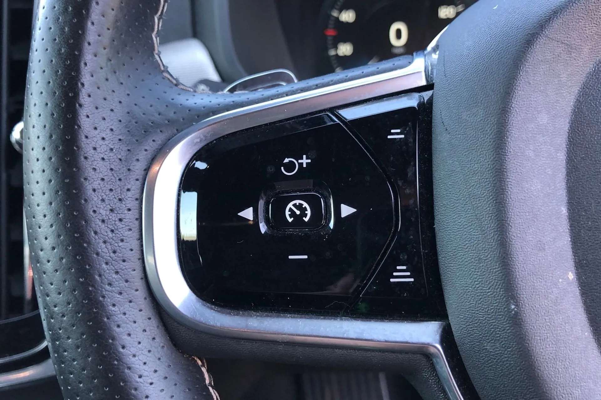 2018 VOLVO S90 2018 VOLVO S90