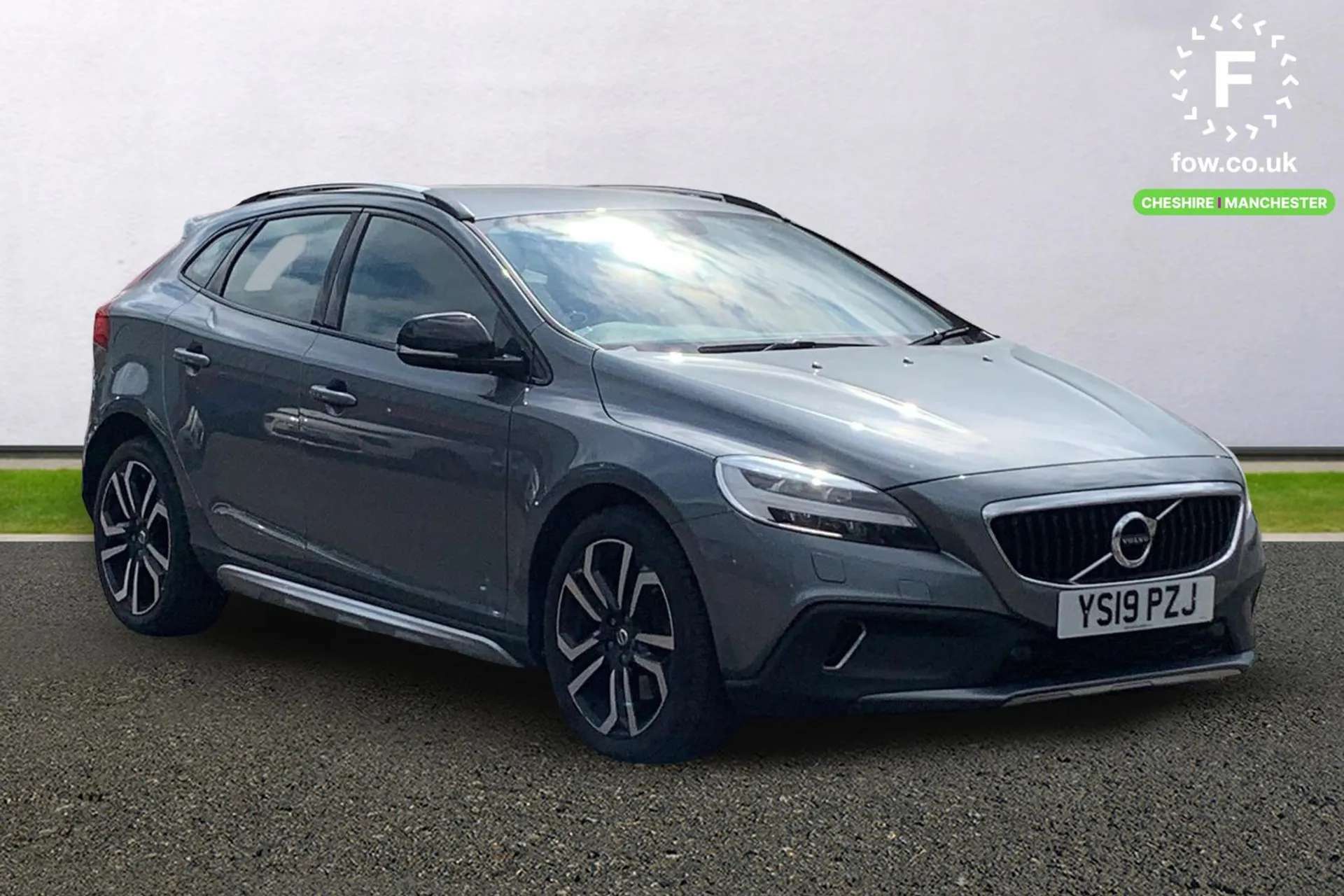 2019 VOLVO V40 2019 VOLVO V40