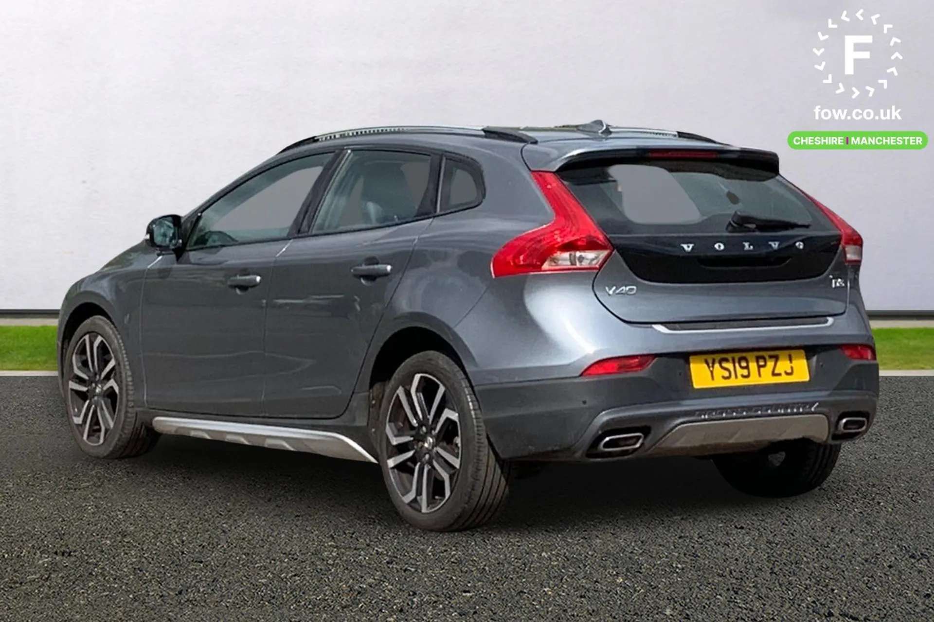 2019 VOLVO V40 2019 VOLVO V40