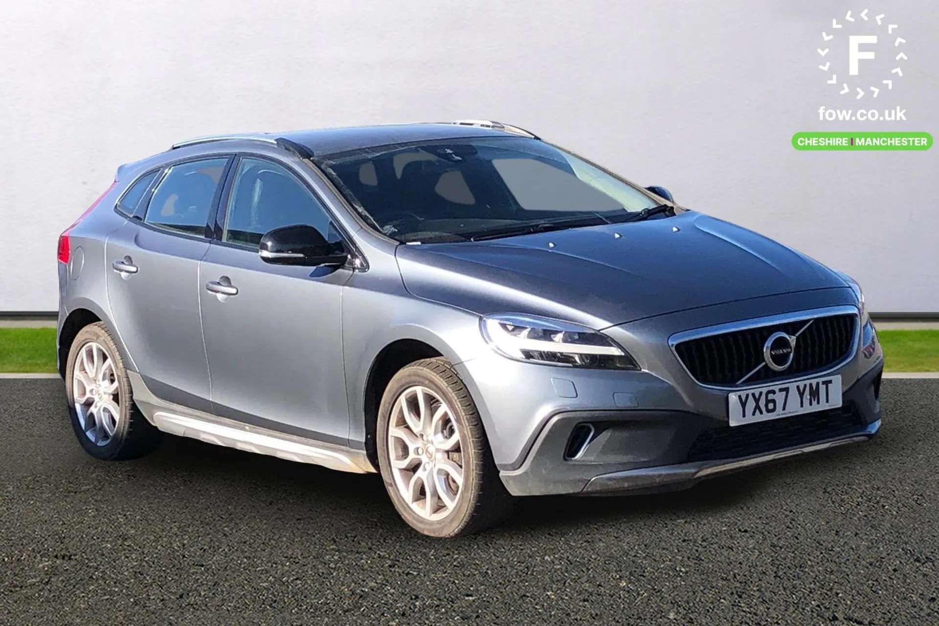 2017 VOLVO V40 2017 VOLVO V40