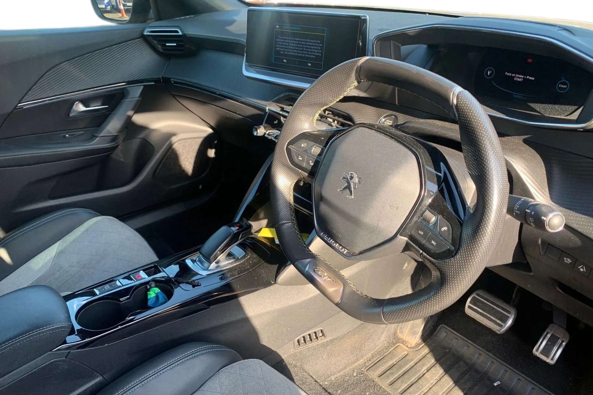 A 2020 PEUGEOT 2008 100kW GT 50kWh 5dr Auto [ Visio Park 1 with 180 degree Colour reversing camera , Front and rear parking sensors , Heated front seats , Smart phone doc A 2020 PEUGEOT 2008 100kW GT 50kWh 5dr Auto [ Visio Park 1 with 180 degree Colour reversing camera , Front and rear parking sensors , Heated front seats , Smart phone doc