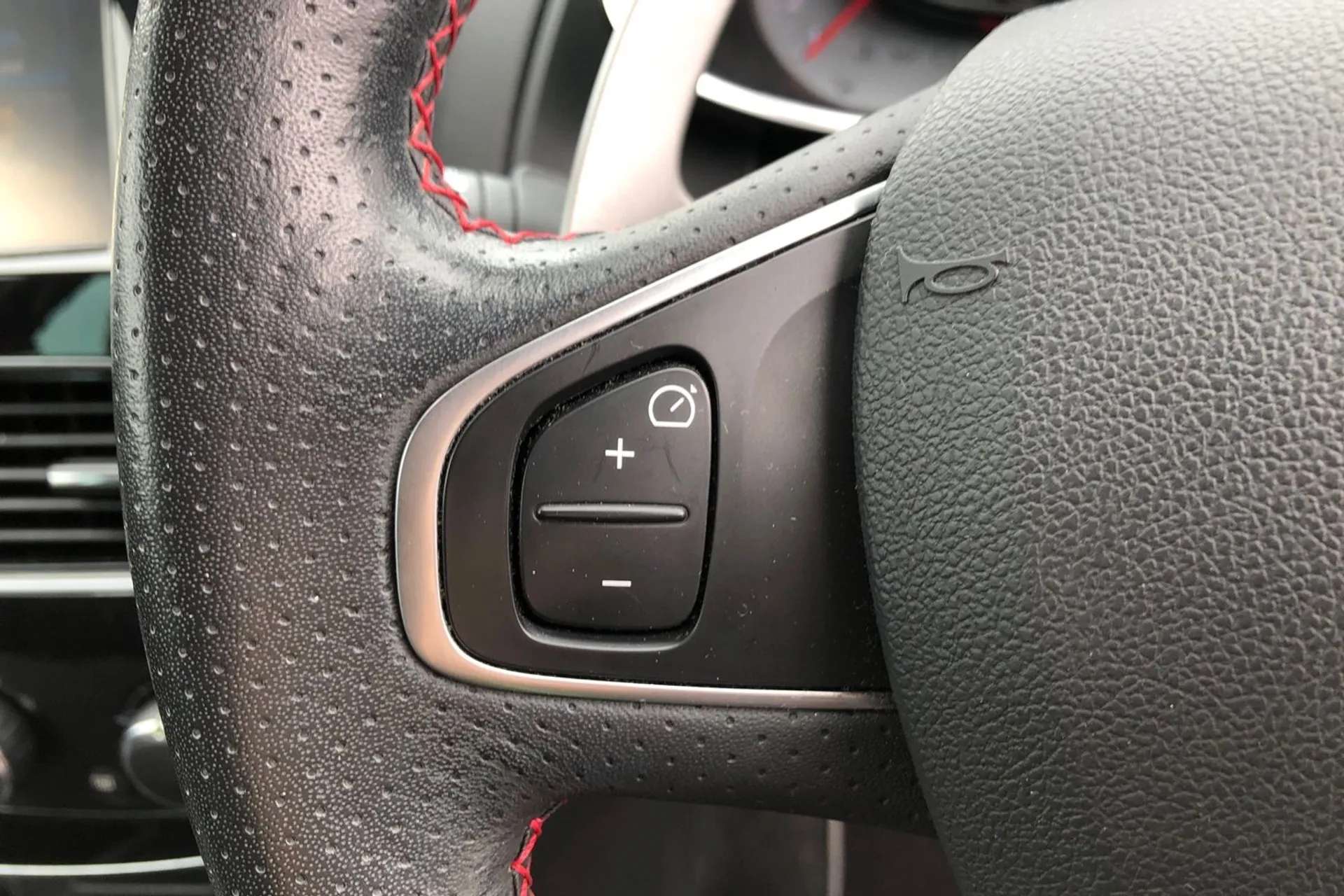 2017 RENAULT CLIO 2017 RENAULT CLIO