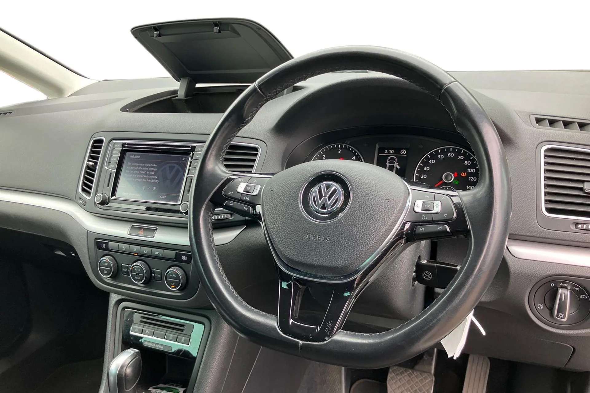 A 2020 VOLKSWAGEN SHARAN 2.0 TDI SCR 150 SE Nav 5dr DSG [ Side Scan , Front and rear parking sensors , Lane assist and camera controlled warning system , Stop/start function , A 2020 VOLKSWAGEN SHARAN 2.0 TDI SCR 150 SE Nav 5dr DSG [ Side Scan , Front and rear parking sensors , Lane assist and camera controlled warning system , Stop/start function ,