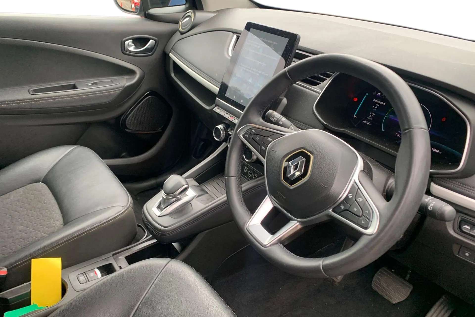 A 2023 RENAULT ZOE 100kW Iconic R135 50kWh Boost Charge 5dr Auto [ Rear view parking camera , Hands-free parking , Wireless phone charger , 17" Elington alloy wheels wit A 2023 RENAULT ZOE 100kW Iconic R135 50kWh Boost Charge 5dr Auto [ Rear view parking camera , Hands-free parking , Wireless phone charger , 17" Elington alloy wheels wit