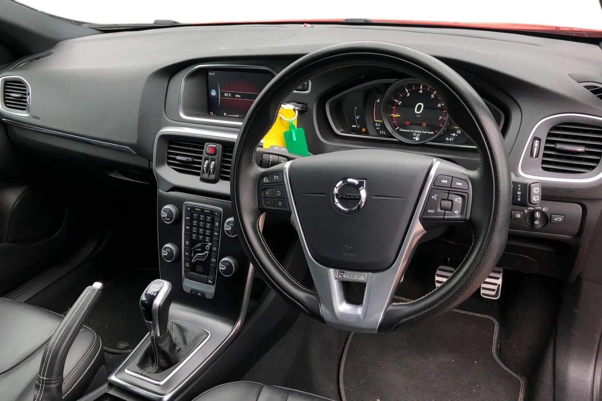 2019 VOLVO V40 2019 VOLVO V40