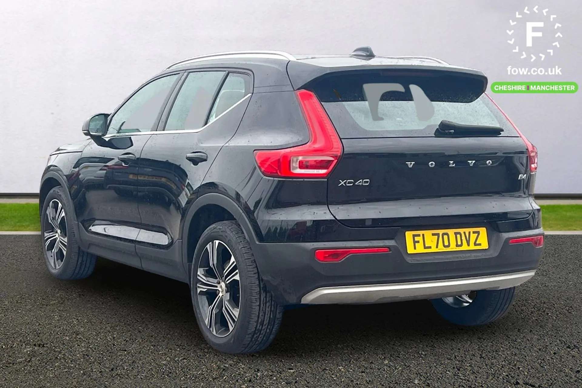 A 2020 VOLVO XC40 2.0 B4P Inscription Pro 5dr Auto [Active bending headlights, Sensus navigation with European mapping and traffic information, Electronic parking brake A 2020 VOLVO XC40 2.0 B4P Inscription Pro 5dr Auto [Active bending headlights, Sensus navigation with European mapping and traffic information, Electronic parking brake