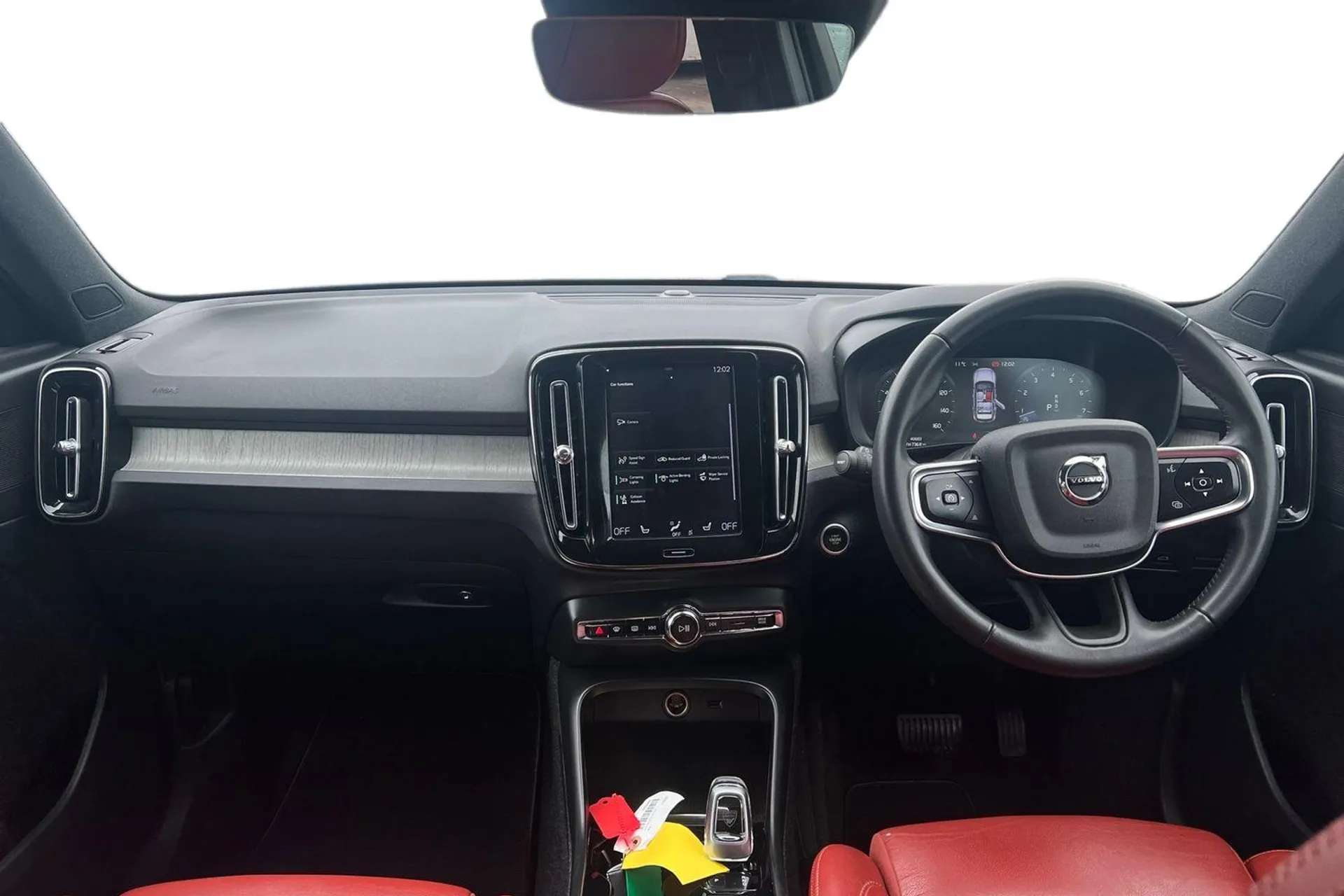 A 2020 VOLVO XC40 2.0 B4P Inscription Pro 5dr Auto [Active bending headlights, Sensus navigation with European mapping and traffic information, Electronic parking brake A 2020 VOLVO XC40 2.0 B4P Inscription Pro 5dr Auto [Active bending headlights, Sensus navigation with European mapping and traffic information, Electronic parking brake