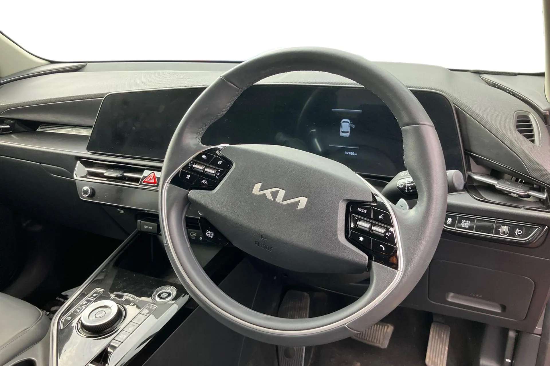 A 2023 KIA NIRO 1.6 GDi Hybrid 3 5dr DCT [ Reversing camera with dynamic guide lines , Front and rear parking sensors , Wireless Smartphone charger , Towing pack , 18 A 2023 KIA NIRO 1.6 GDi Hybrid 3 5dr DCT [ Reversing camera with dynamic guide lines , Front and rear parking sensors , Wireless Smartphone charger , Towing pack , 18