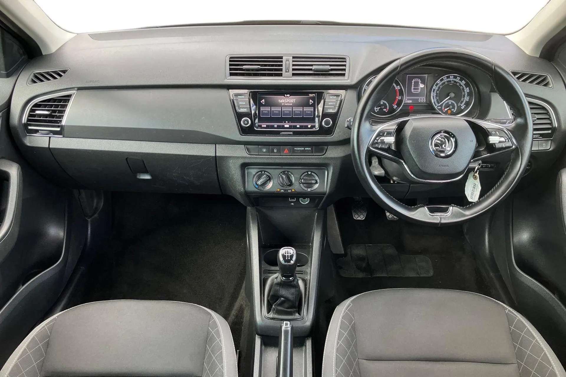 A 2021 SKODA FABIA 1.0 TSI SE 5dr [ Rear view camera with washer nozzle , Privacy glass , Light Assistant - automatic light switching, coming and leaving home, for dayli A 2021 SKODA FABIA 1.0 TSI SE 5dr [ Rear view camera with washer nozzle , Privacy glass , Light Assistant - automatic light switching, coming and leaving home, for dayli