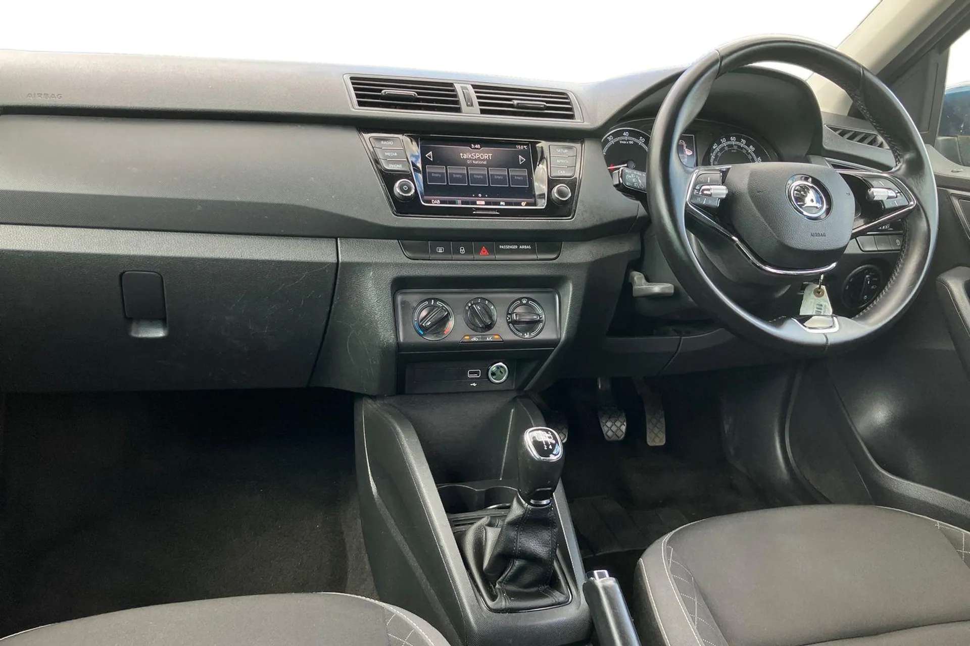 A 2021 SKODA FABIA 1.0 TSI SE 5dr [ Rear view camera with washer nozzle , Privacy glass , Light Assistant - automatic light switching, coming and leaving home, for dayli A 2021 SKODA FABIA 1.0 TSI SE 5dr [ Rear view camera with washer nozzle , Privacy glass , Light Assistant - automatic light switching, coming and leaving home, for dayli