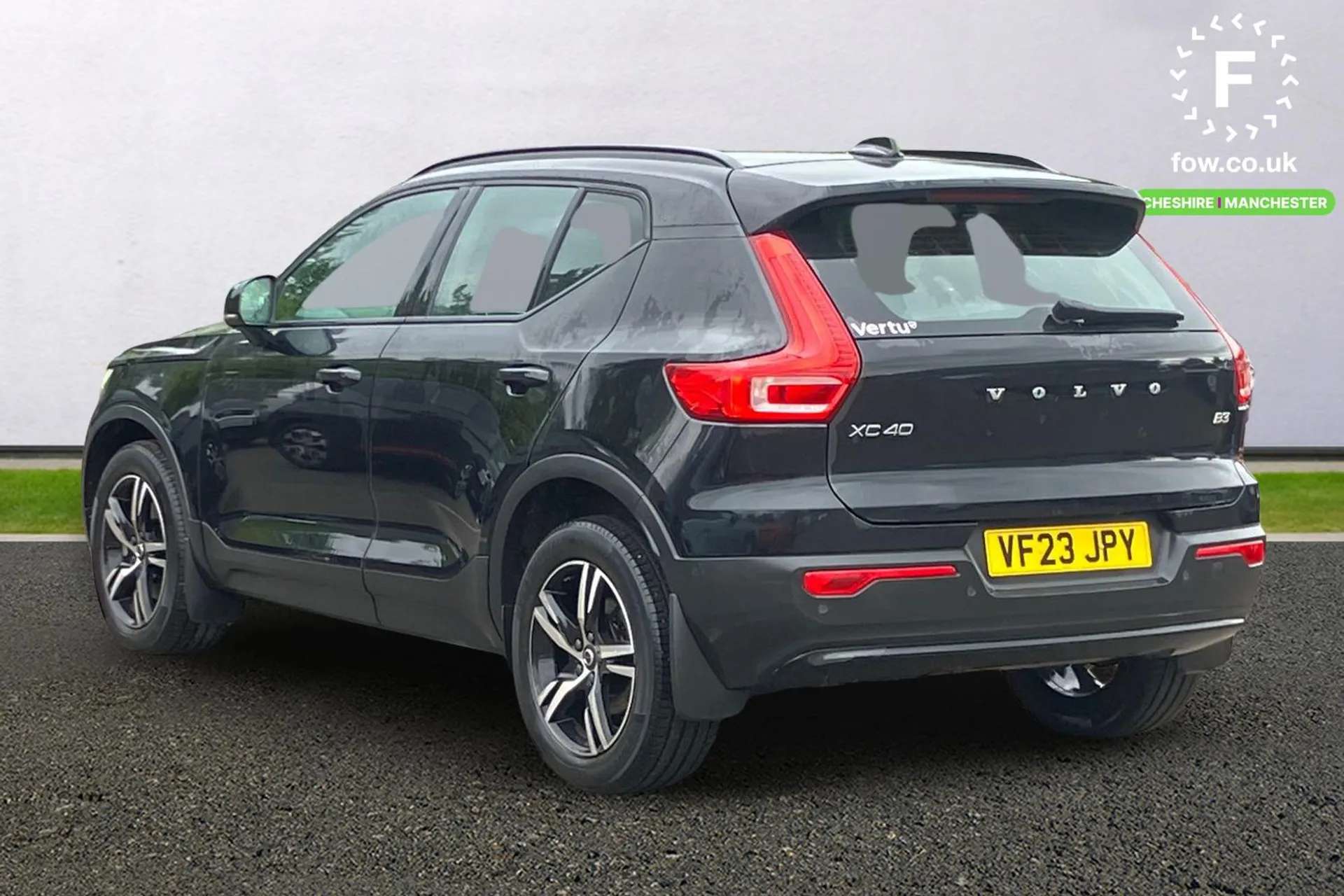 2023 VOLVO XC40 2023 VOLVO XC40