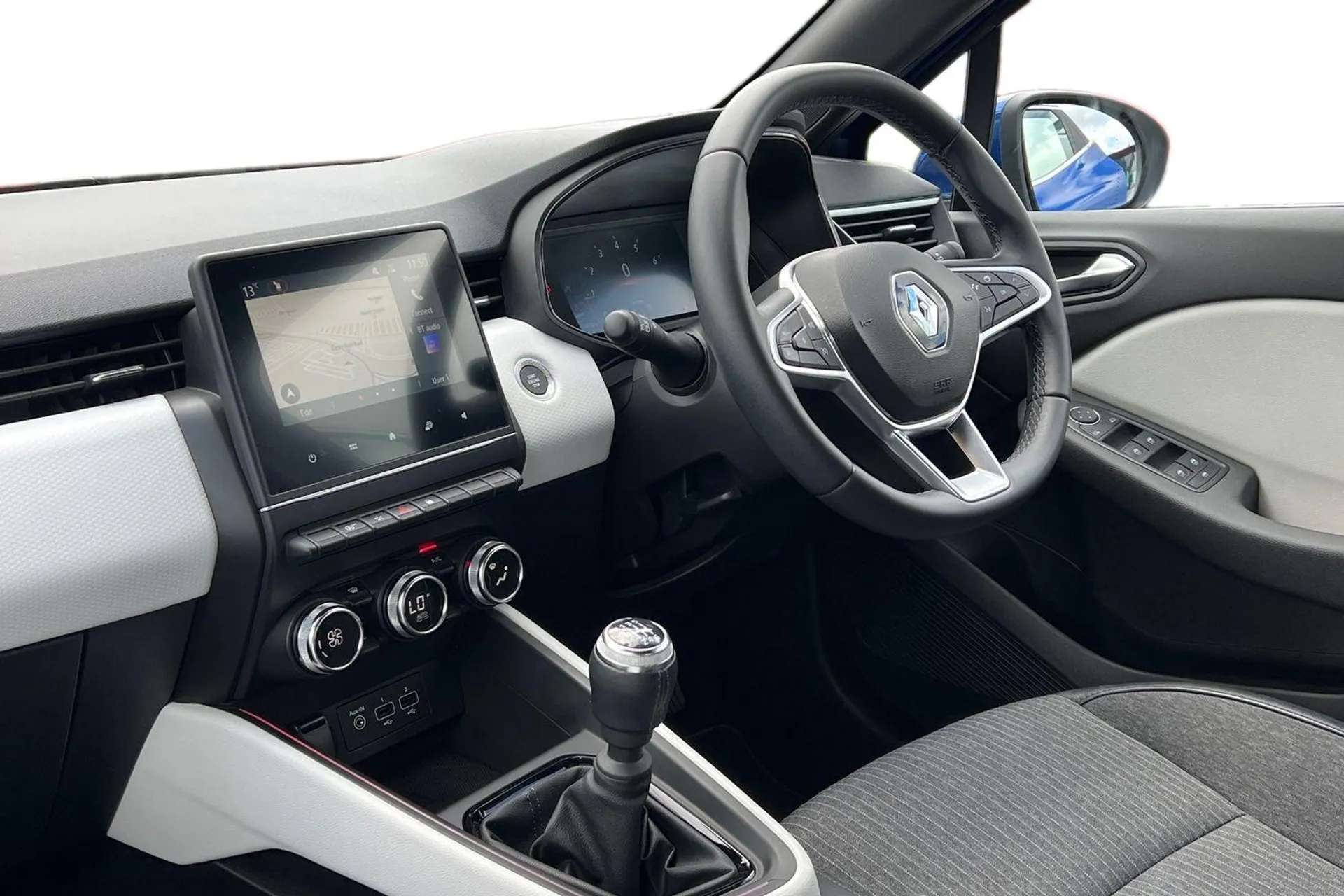 A 2022 RENAULT CLIO 1.0 TCe 90 SE Edition 5dr [ 7" TFT colour instrumental display, Full LED front and rear headlamps integrating daytime running lights, Front and Rear P A 2022 RENAULT CLIO 1.0 TCe 90 SE Edition 5dr [ 7" TFT colour instrumental display, Full LED front and rear headlamps integrating daytime running lights, Front and Rear P