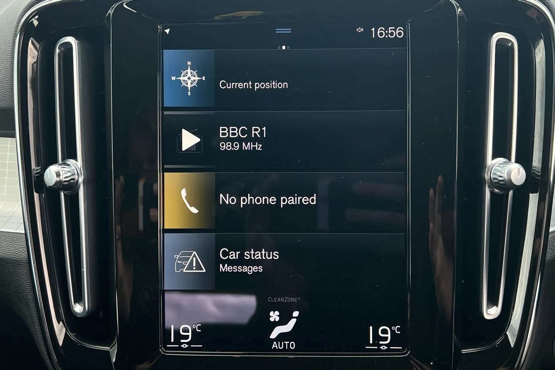 2021 VOLVO XC40 2021 VOLVO XC40