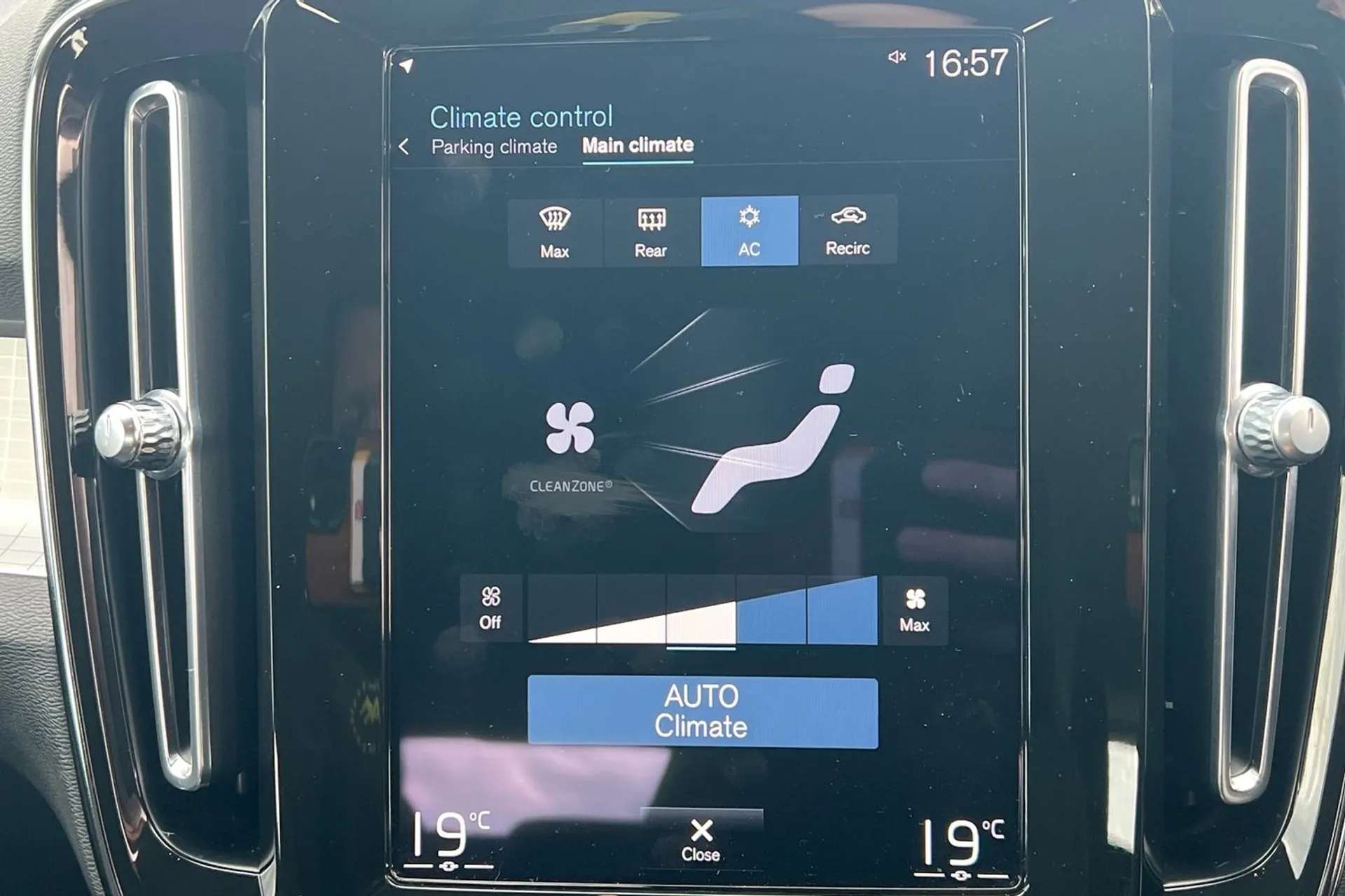 2021 VOLVO XC40 2021 VOLVO XC40