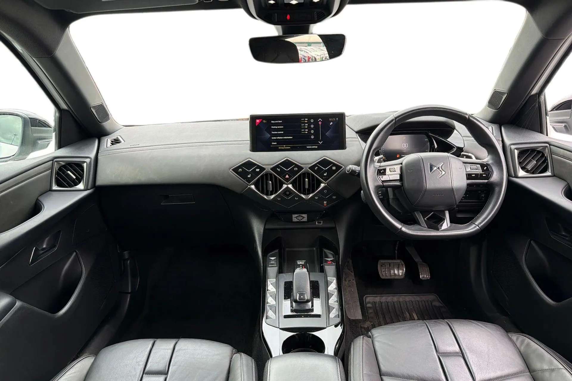 A 2019 DS DS3 1.2 PureTech 130 Ultra Prestige 5dr EAT8 [ COMFORT FRONT SEATS PACK ? Heated seats, Electric seats,Massage function , Reversing camera , PREMIUM SAFET A 2019 DS DS3 1.2 PureTech 130 Ultra Prestige 5dr EAT8 [ COMFORT FRONT SEATS PACK ? Heated seats, Electric seats,Massage function , Reversing camera , PREMIUM SAFET