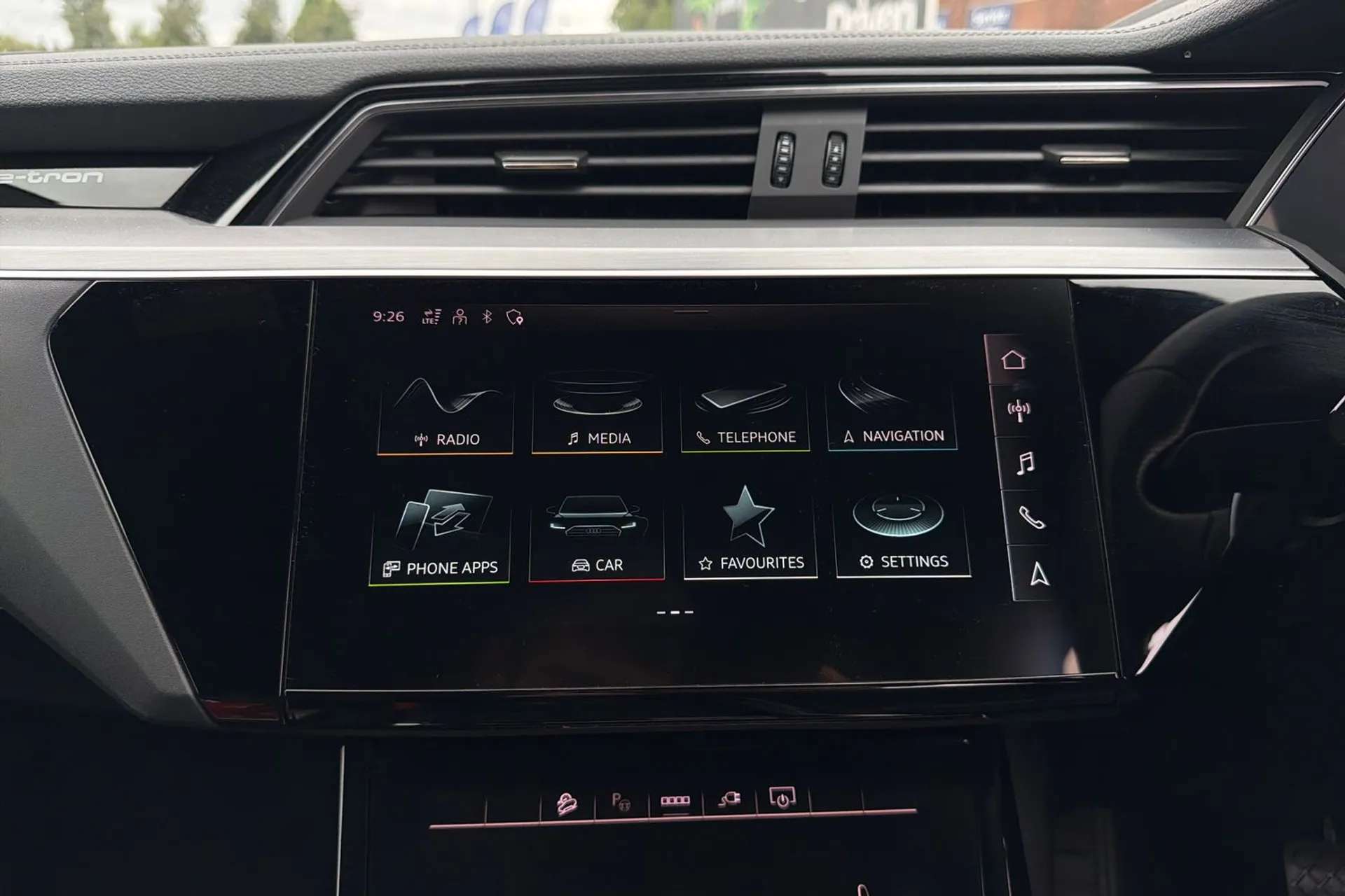 2022 AUDI E-TRON 2022 AUDI E-TRON