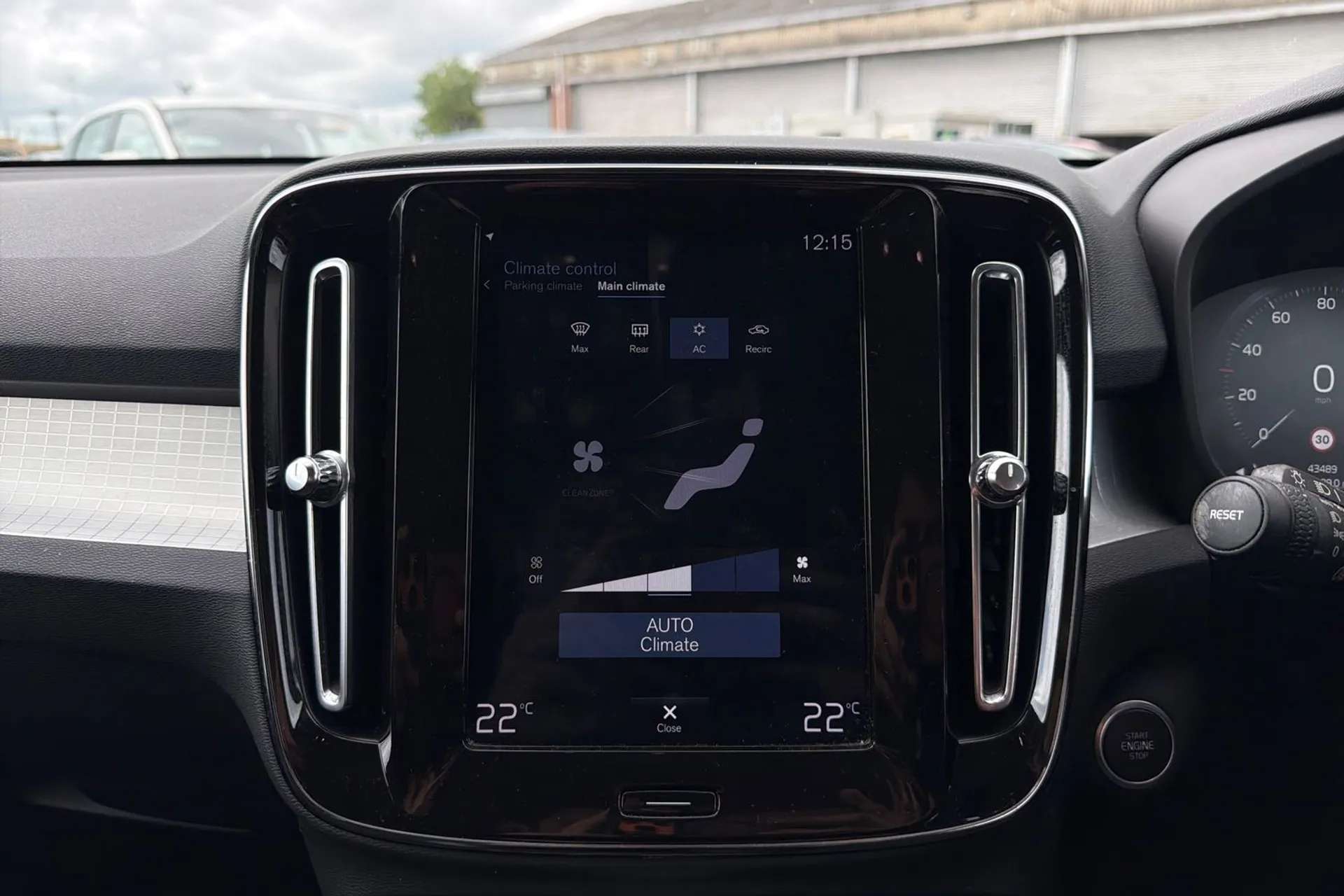 2019 VOLVO XC40 2019 VOLVO XC40