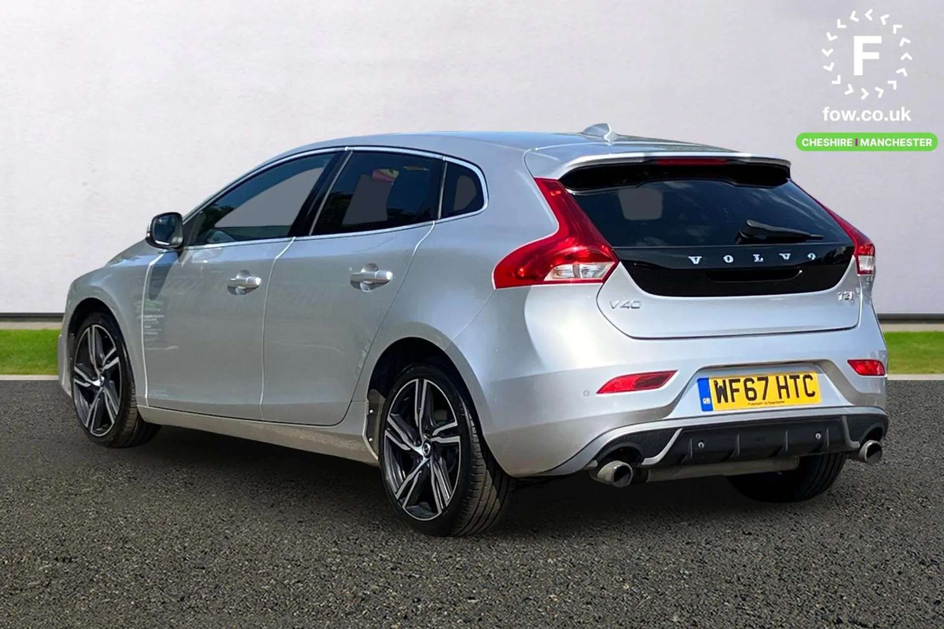 2017 VOLVO V40 2017 VOLVO V40