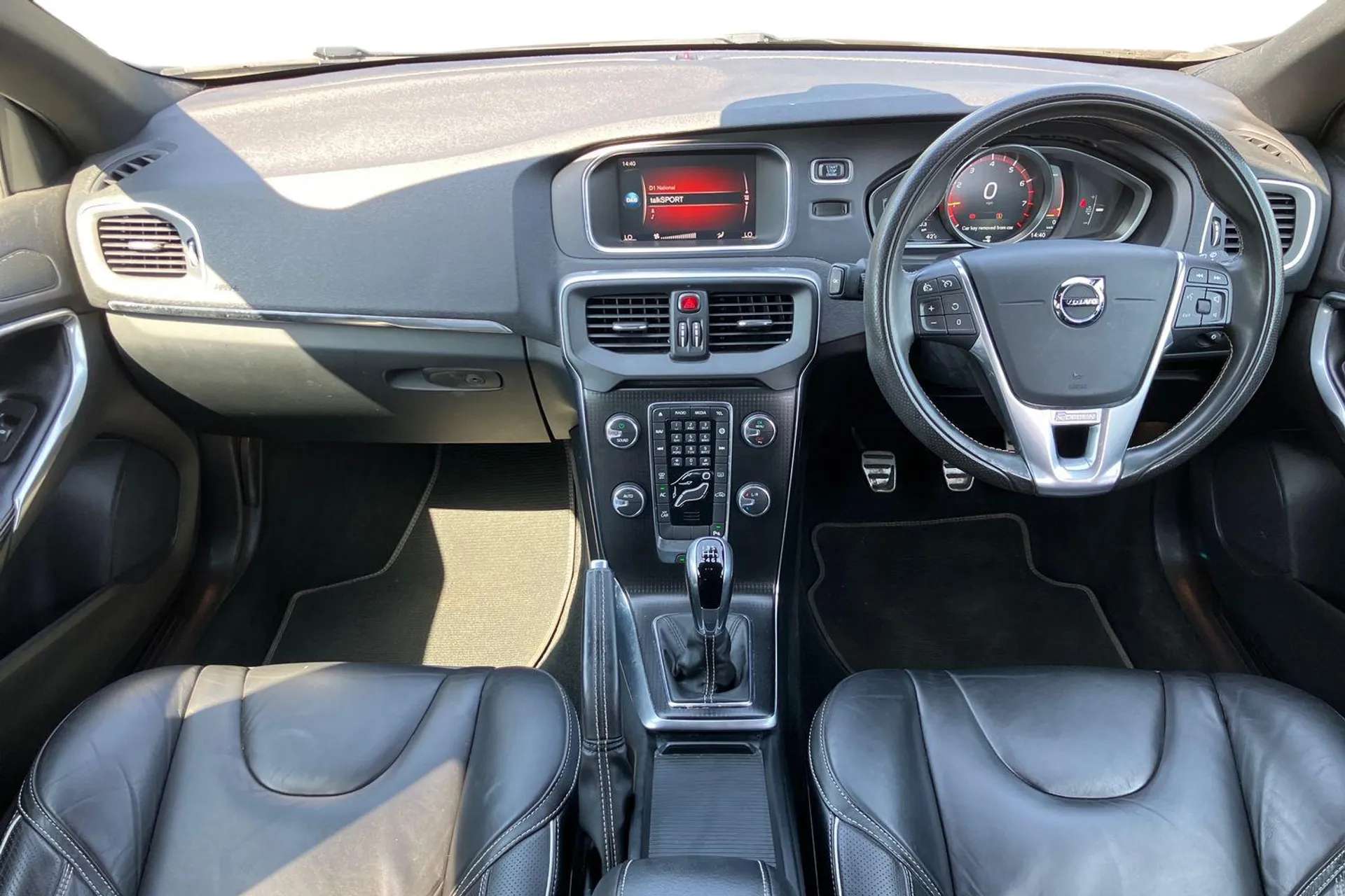2017 VOLVO V40 2017 VOLVO V40