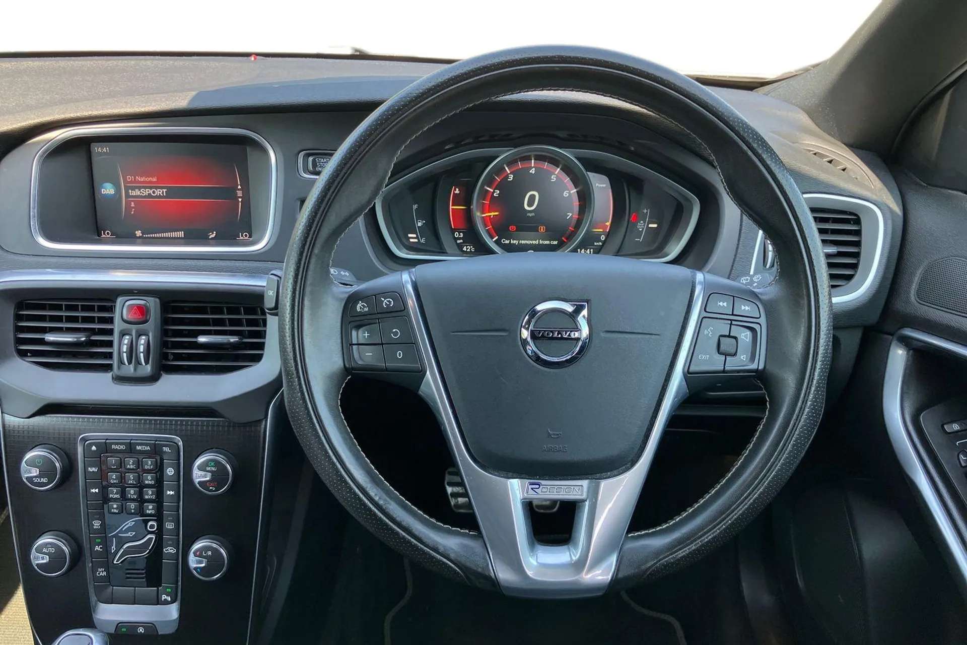 2017 VOLVO V40 2017 VOLVO V40