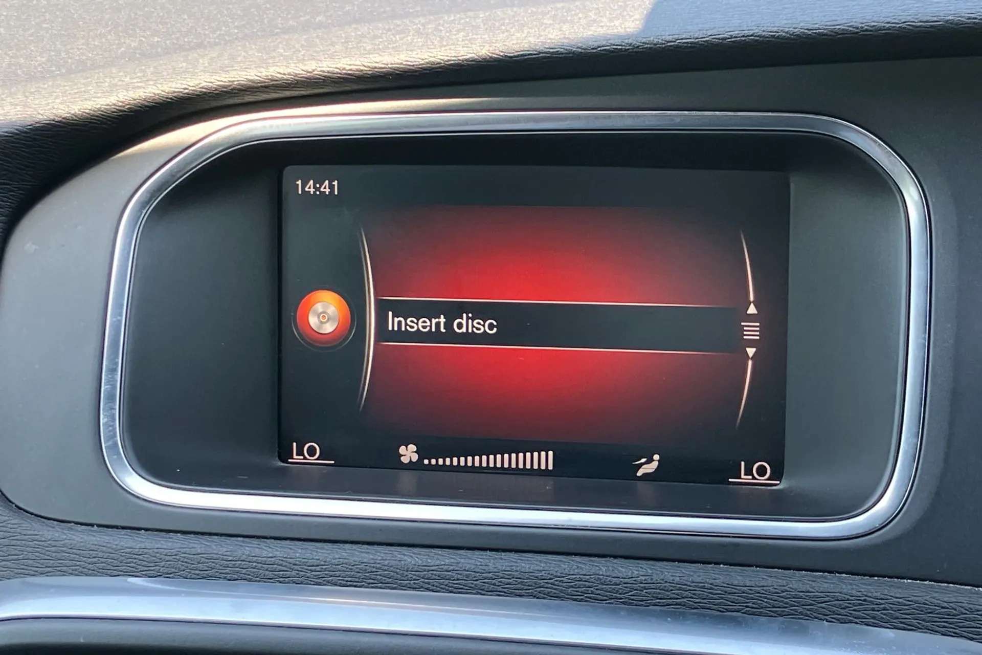 2017 VOLVO V40 2017 VOLVO V40