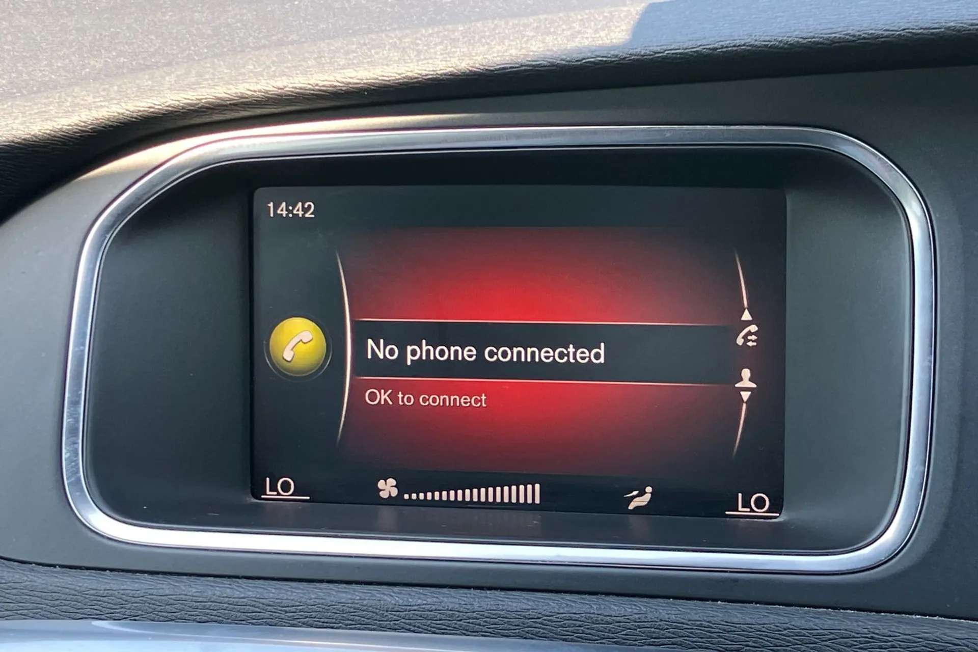 2017 VOLVO V40 2017 VOLVO V40