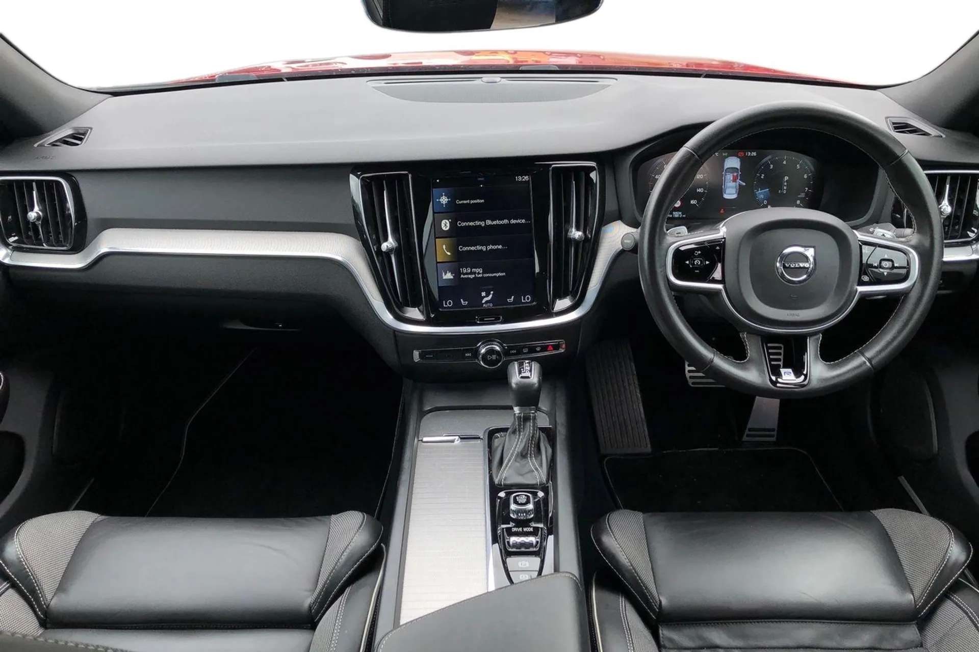 A 2020 VOLVO S60 2.0 T5 R DESIGN Plus 4dr Auto [ 12.3" Active TFT crystal driver's information display, Automatic active bending LED headlights, Driver alert control w A 2020 VOLVO S60 2.0 T5 R DESIGN Plus 4dr Auto [ 12.3" Active TFT crystal driver's information display, Automatic active bending LED headlights, Driver alert control w