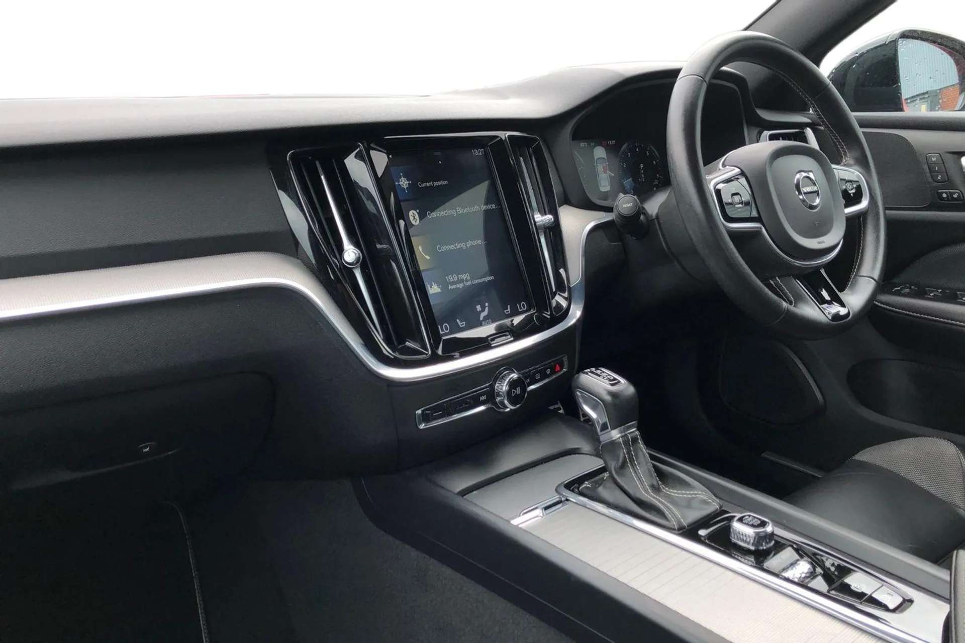 A 2020 VOLVO S60 2.0 T5 R DESIGN Plus 4dr Auto [ 12.3" Active TFT crystal driver's information display, Automatic active bending LED headlights, Driver alert control w A 2020 VOLVO S60 2.0 T5 R DESIGN Plus 4dr Auto [ 12.3" Active TFT crystal driver's information display, Automatic active bending LED headlights, Driver alert control w