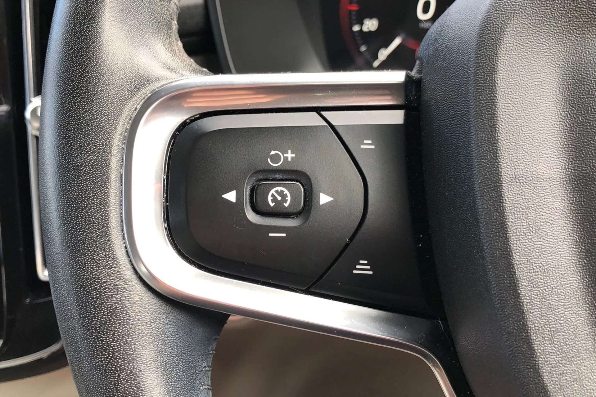 2021 VOLVO XC40 2021 VOLVO XC40