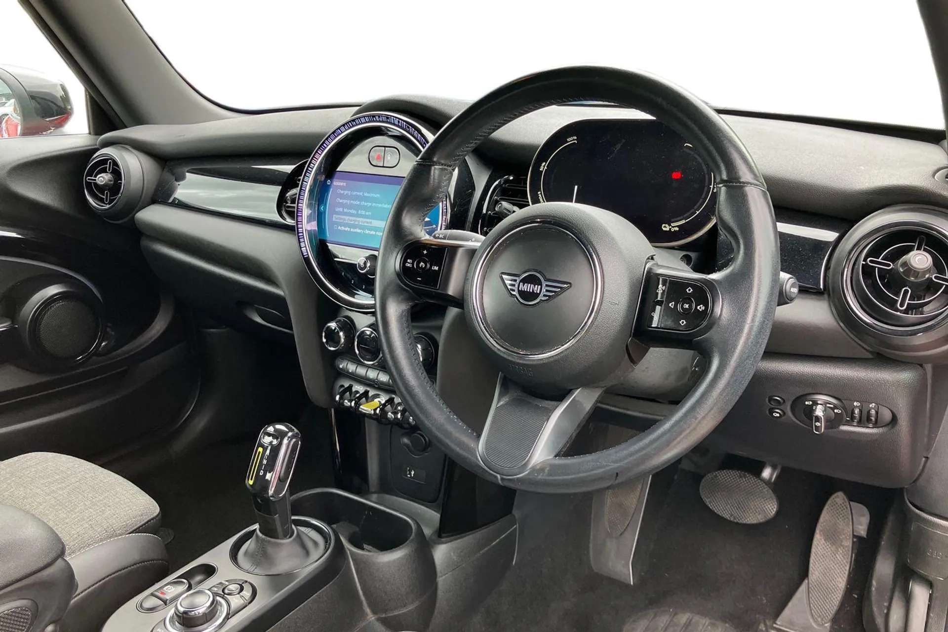 A 2021 MINI HATCH 135kW Cooper S Level 2 33kWh 3dr Auto [ Rear park distance control , Rear view camera , Ambient lighting , Interior light pack , Driving assistant pac A 2021 MINI HATCH 135kW Cooper S Level 2 33kWh 3dr Auto [ Rear park distance control , Rear view camera , Ambient lighting , Interior light pack , Driving assistant pac