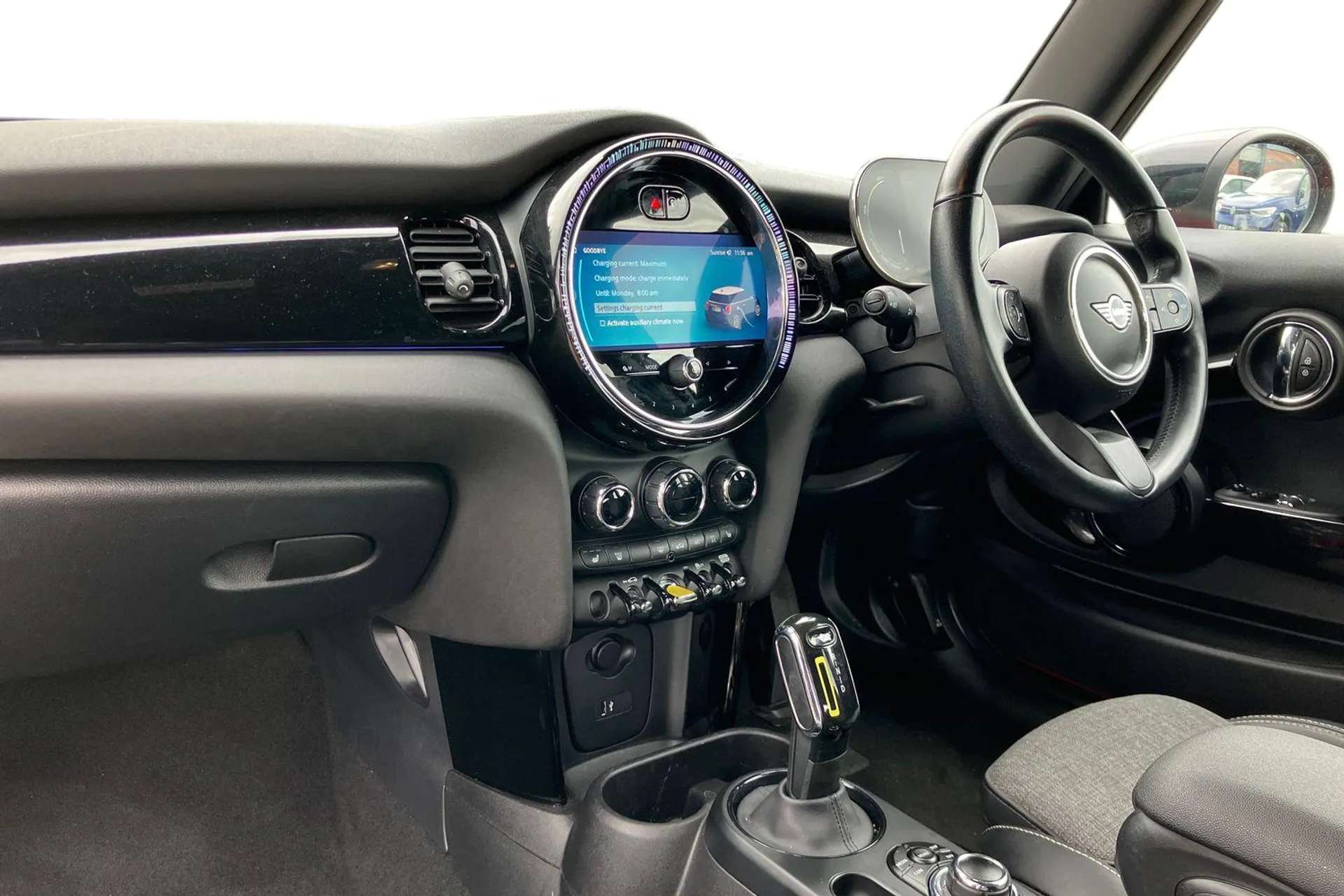 A 2021 MINI HATCH 135kW Cooper S Level 2 33kWh 3dr Auto [ Rear park distance control , Rear view camera , Ambient lighting , Interior light pack , Driving assistant pac A 2021 MINI HATCH 135kW Cooper S Level 2 33kWh 3dr Auto [ Rear park distance control , Rear view camera , Ambient lighting , Interior light pack , Driving assistant pac