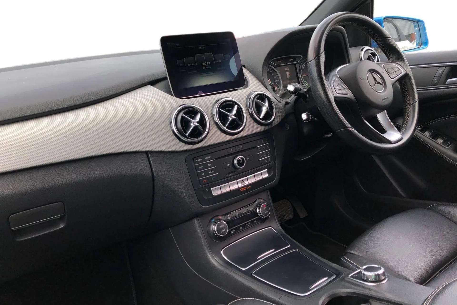 A 2017 MERCEDES-BENZ B CLASS 132kW B250e Electric Art Premium 28kWh 5dr Auto [Park assist pilot with front and rear park assist, Electric heated + adjustable door mirrors, Dual zo A 2017 MERCEDES-BENZ B CLASS 132kW B250e Electric Art Premium 28kWh 5dr Auto [Park assist pilot with front and rear park assist, Electric heated + adjustable door mirrors, Dual zo