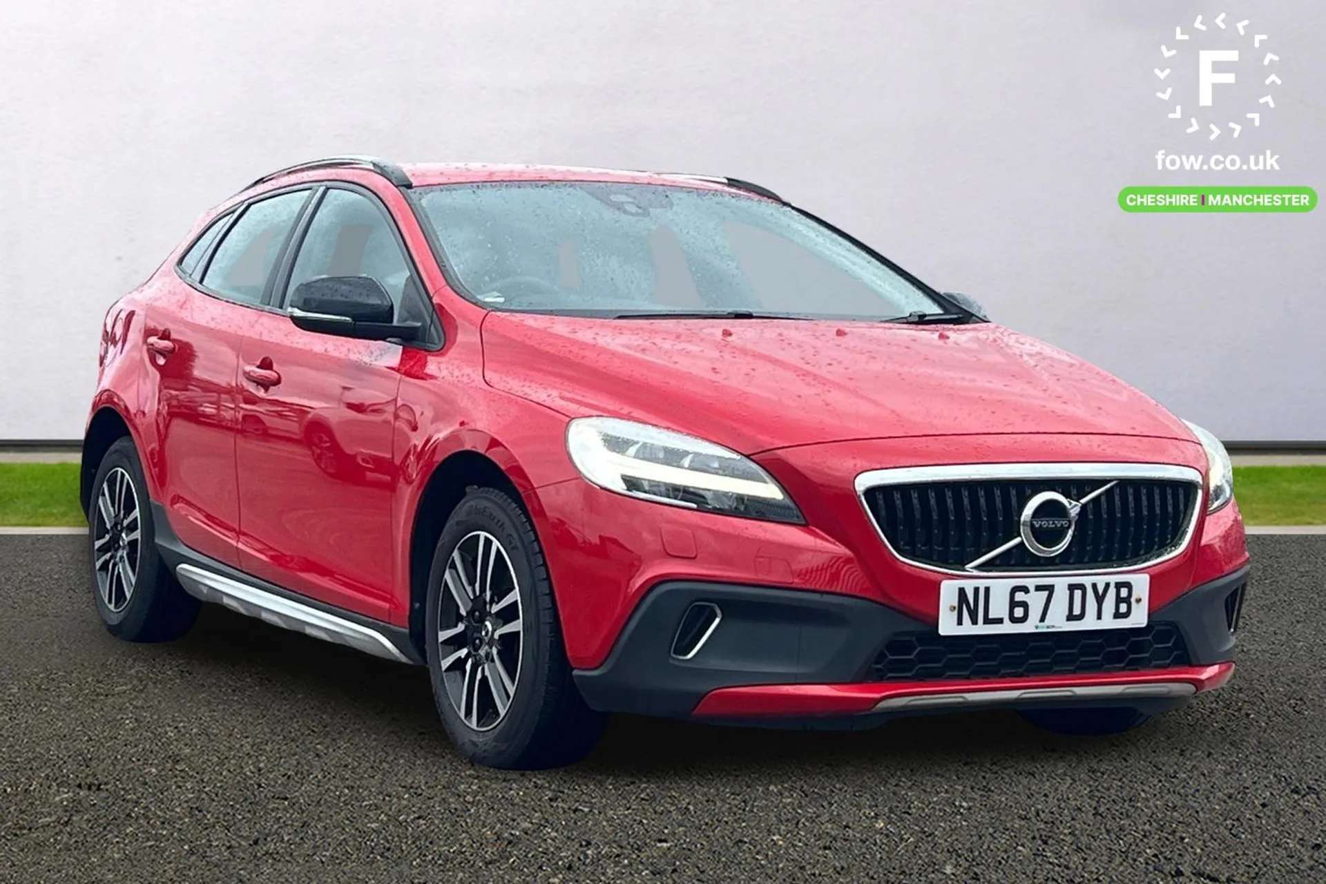 2017 VOLVO V40 2017 VOLVO V40