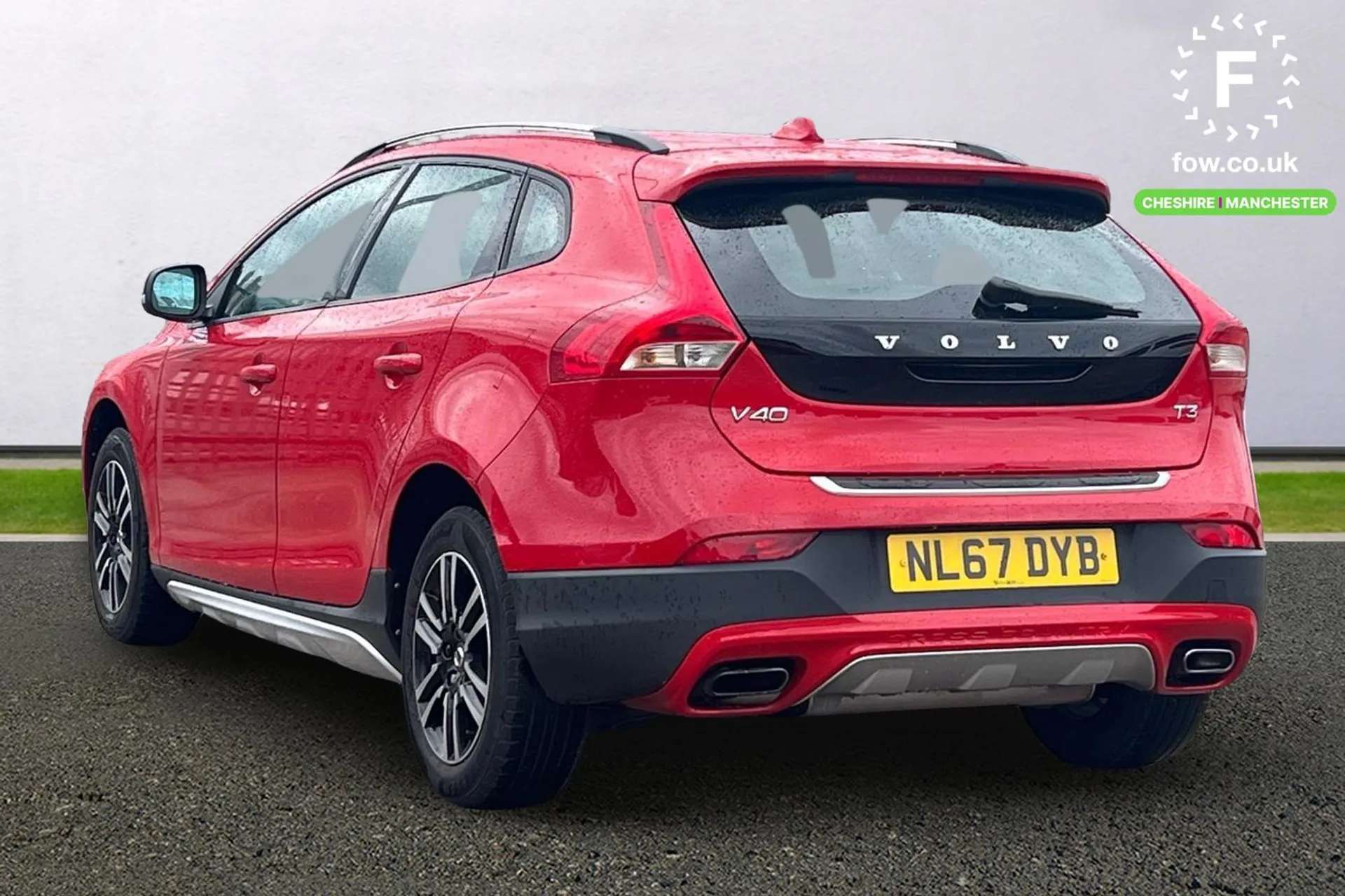 2017 VOLVO V40 2017 VOLVO V40