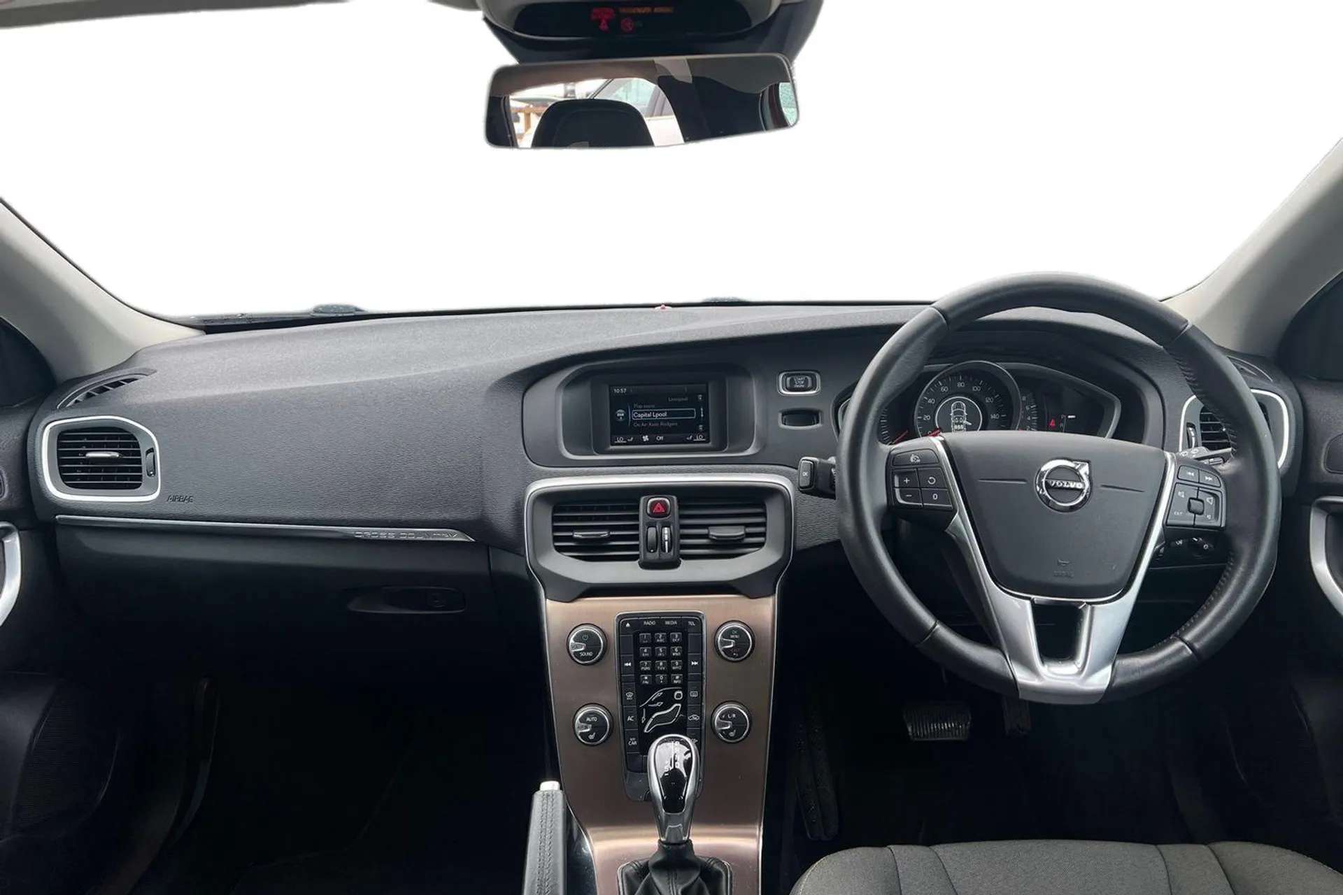 2017 VOLVO V40 2017 VOLVO V40