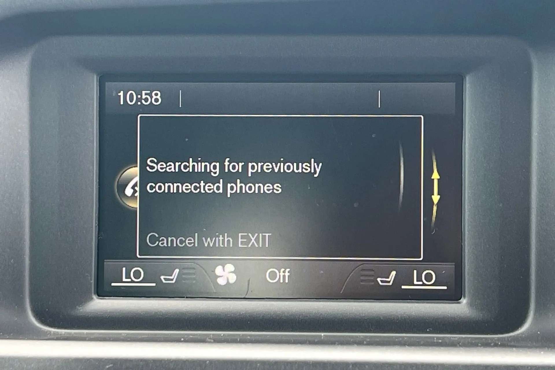 2017 VOLVO V40 2017 VOLVO V40