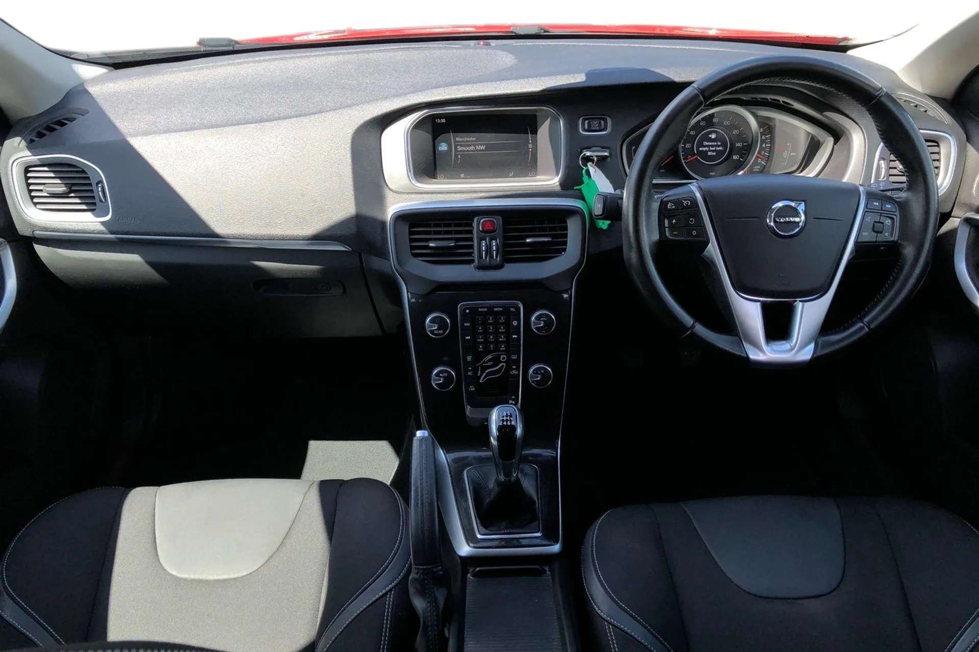 2018 VOLVO V40 2018 VOLVO V40