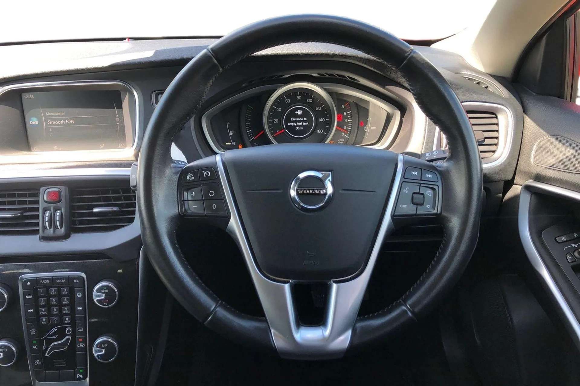 2018 VOLVO V40 2018 VOLVO V40