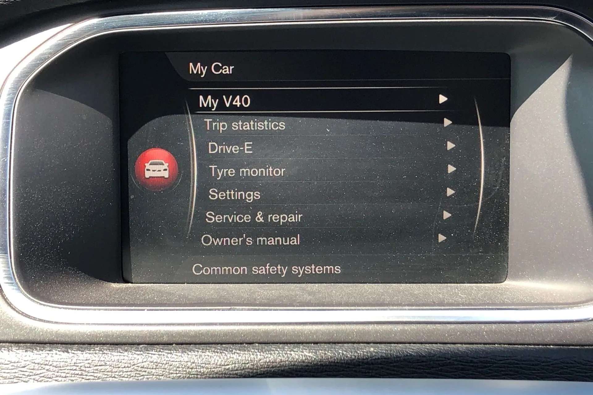 2018 VOLVO V40 2018 VOLVO V40