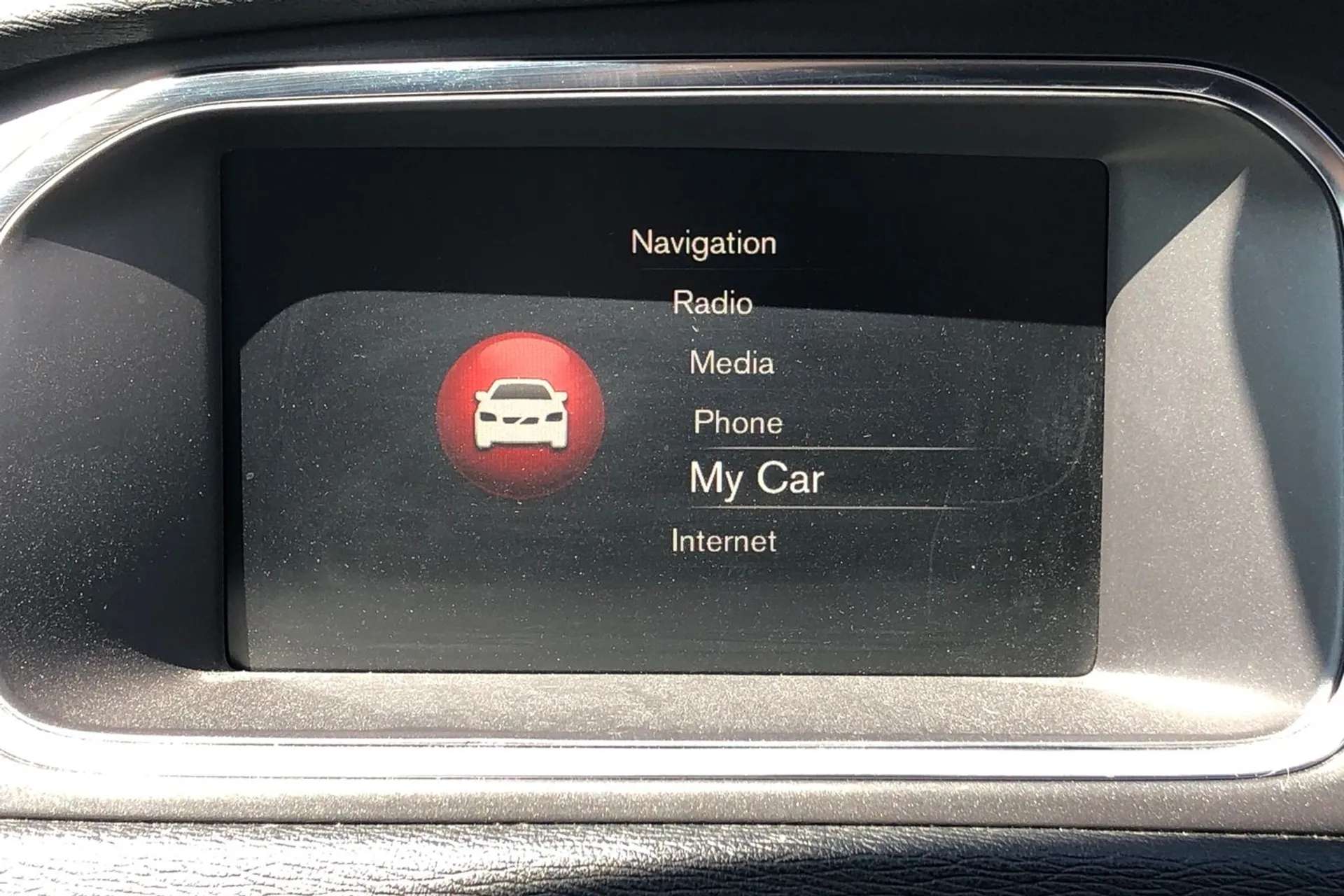 2018 VOLVO V40 2018 VOLVO V40